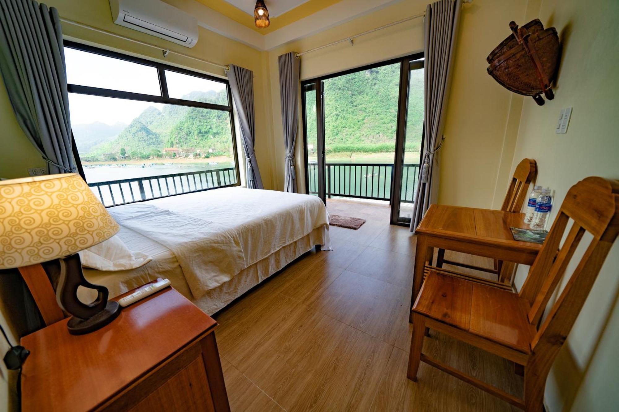 Double Room Mountain View