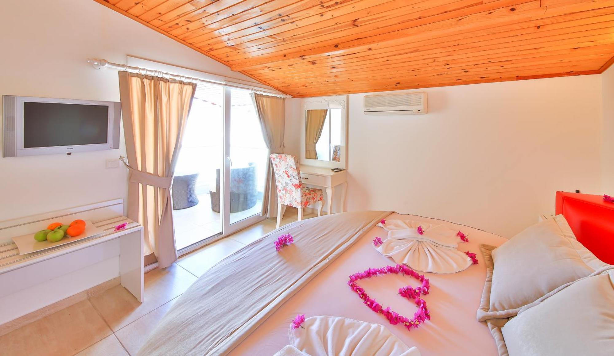 Honeymoon Room Side Sea View