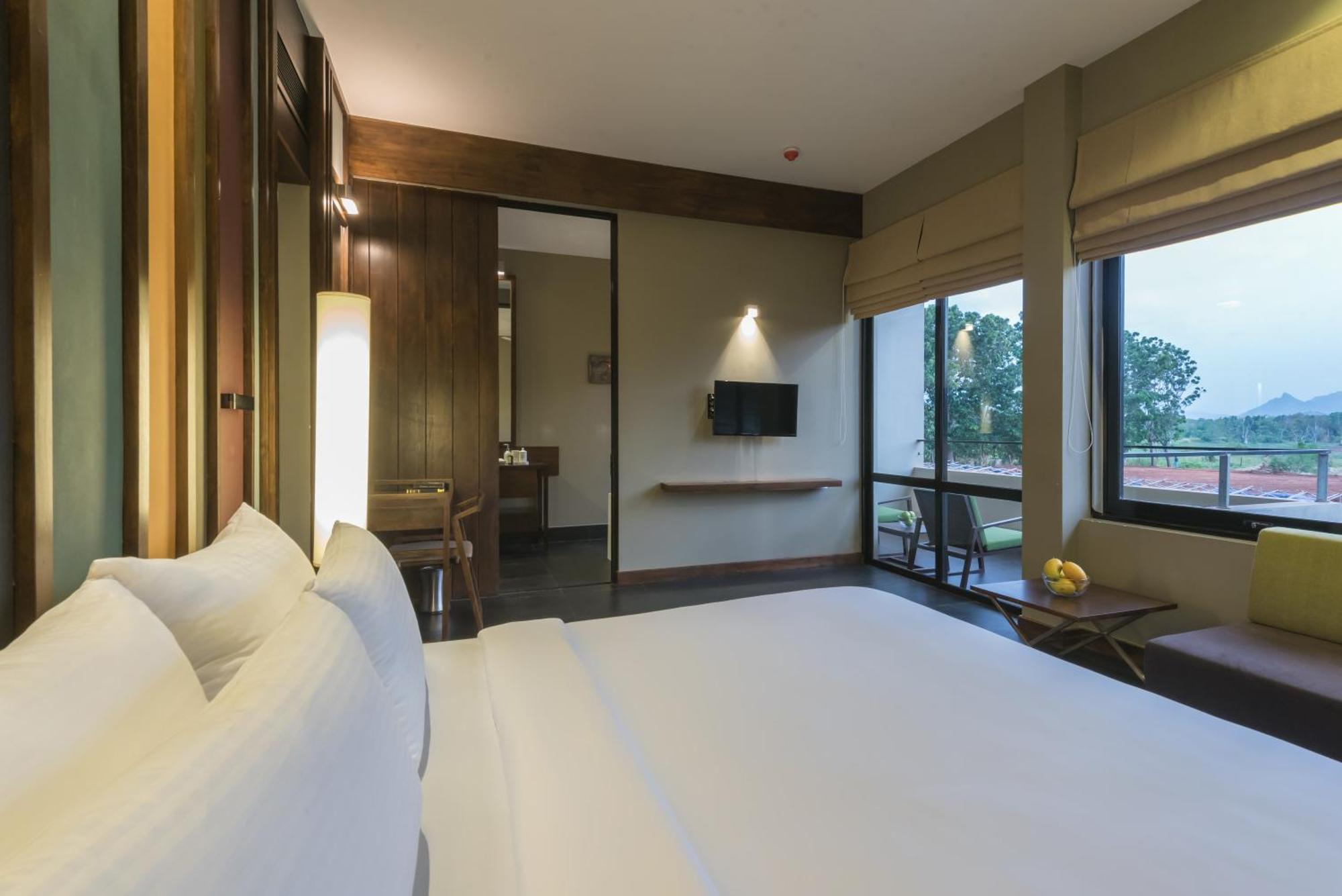 Super Deluxe Twin Room at Lu Lin restaurant & the Canopy Bar