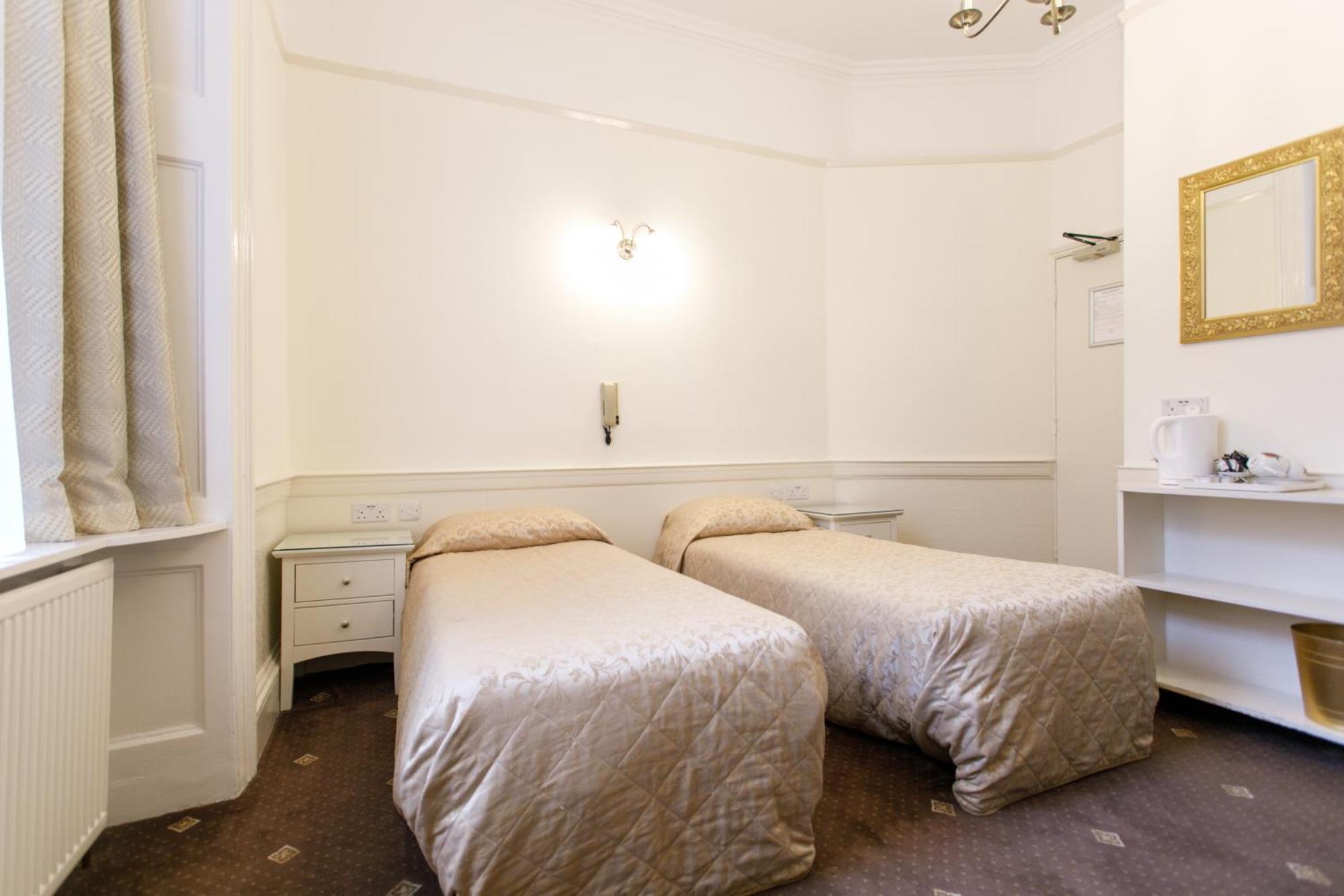 Double or Twin Room Bathroom