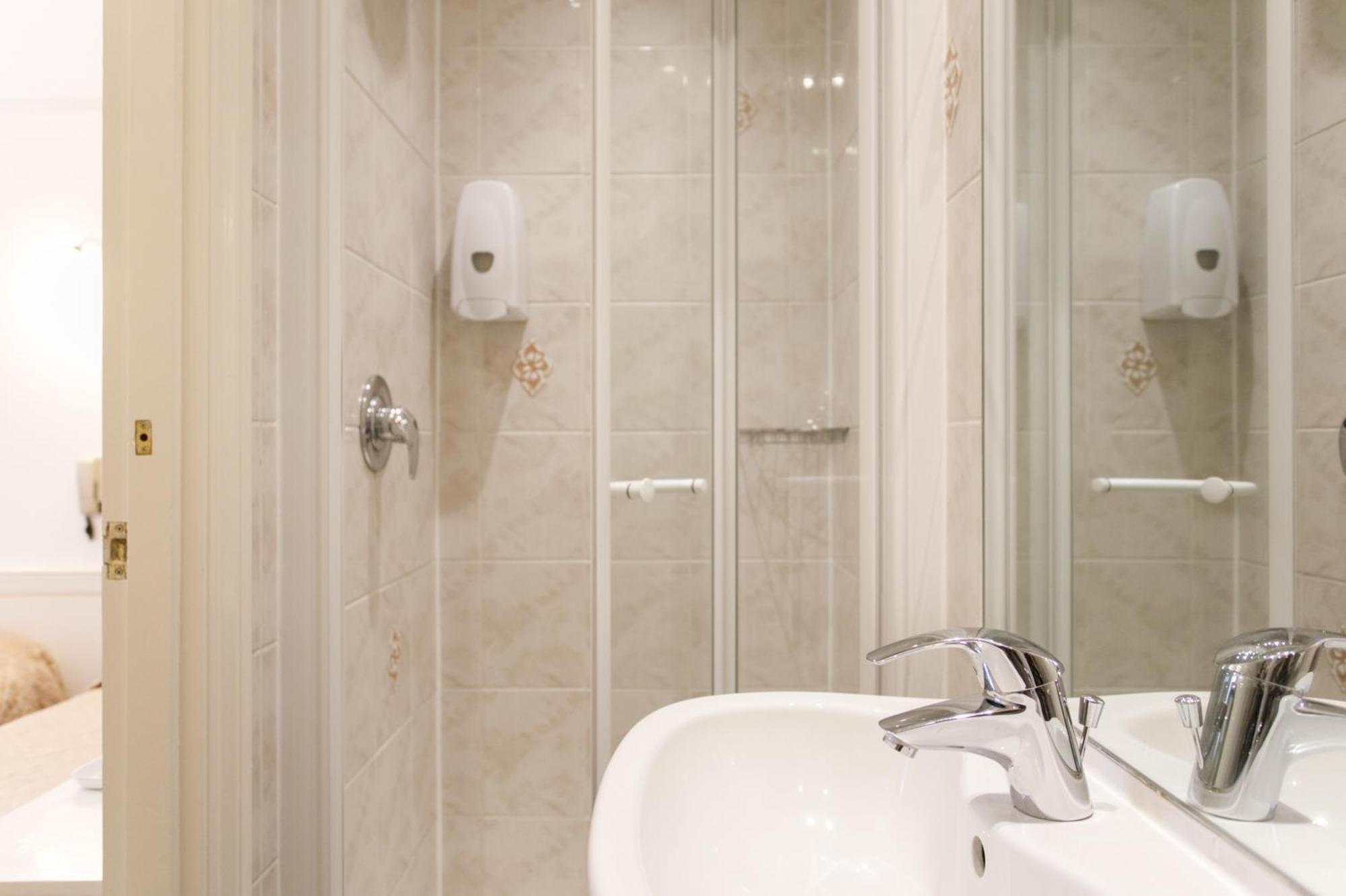 Double or Twin Room Bathroom