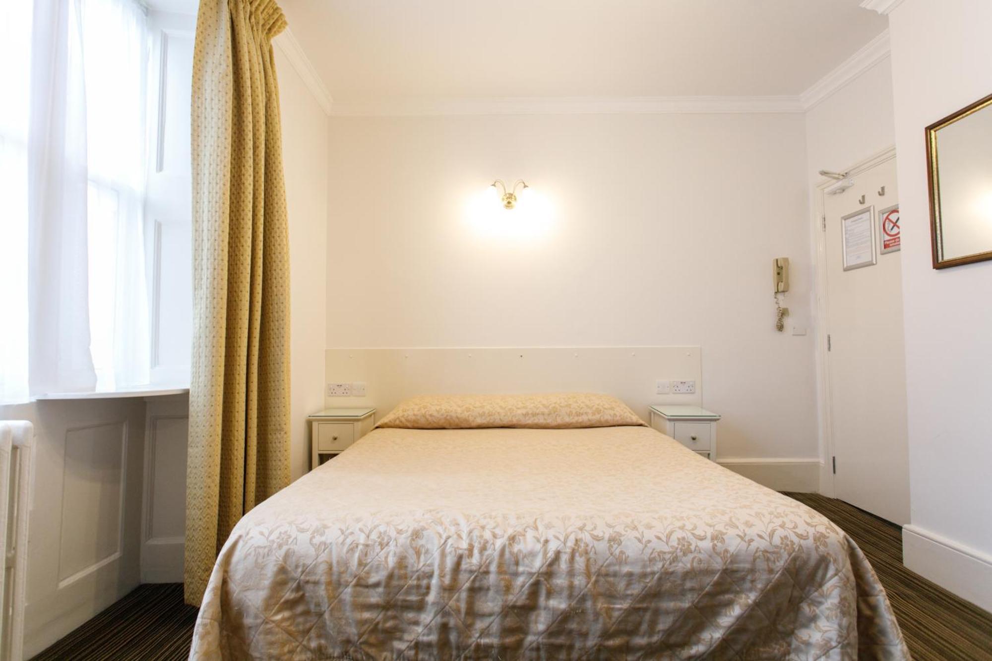 Double or Twin Room Bathroom