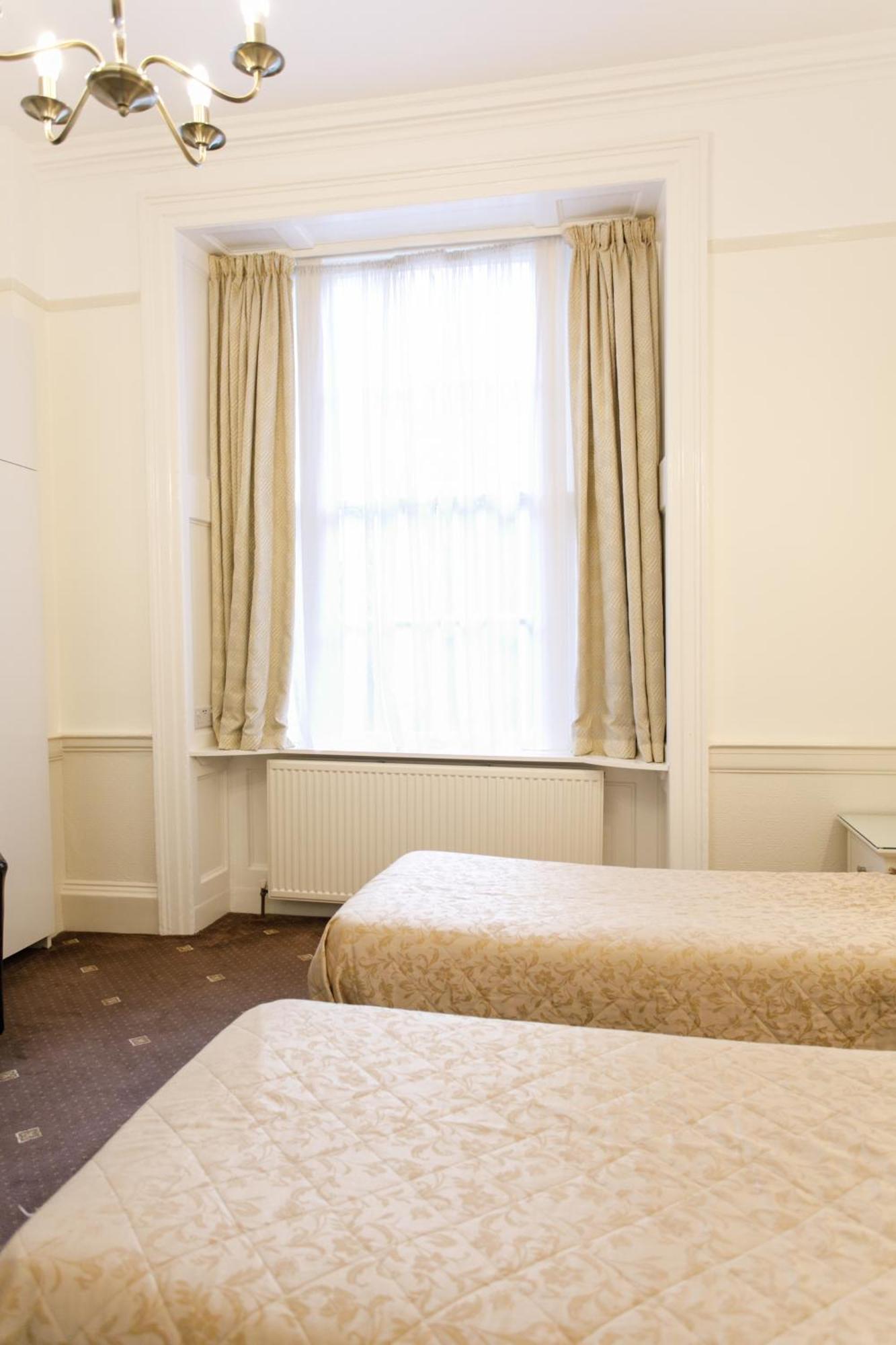 Double or Twin Room Bathroom