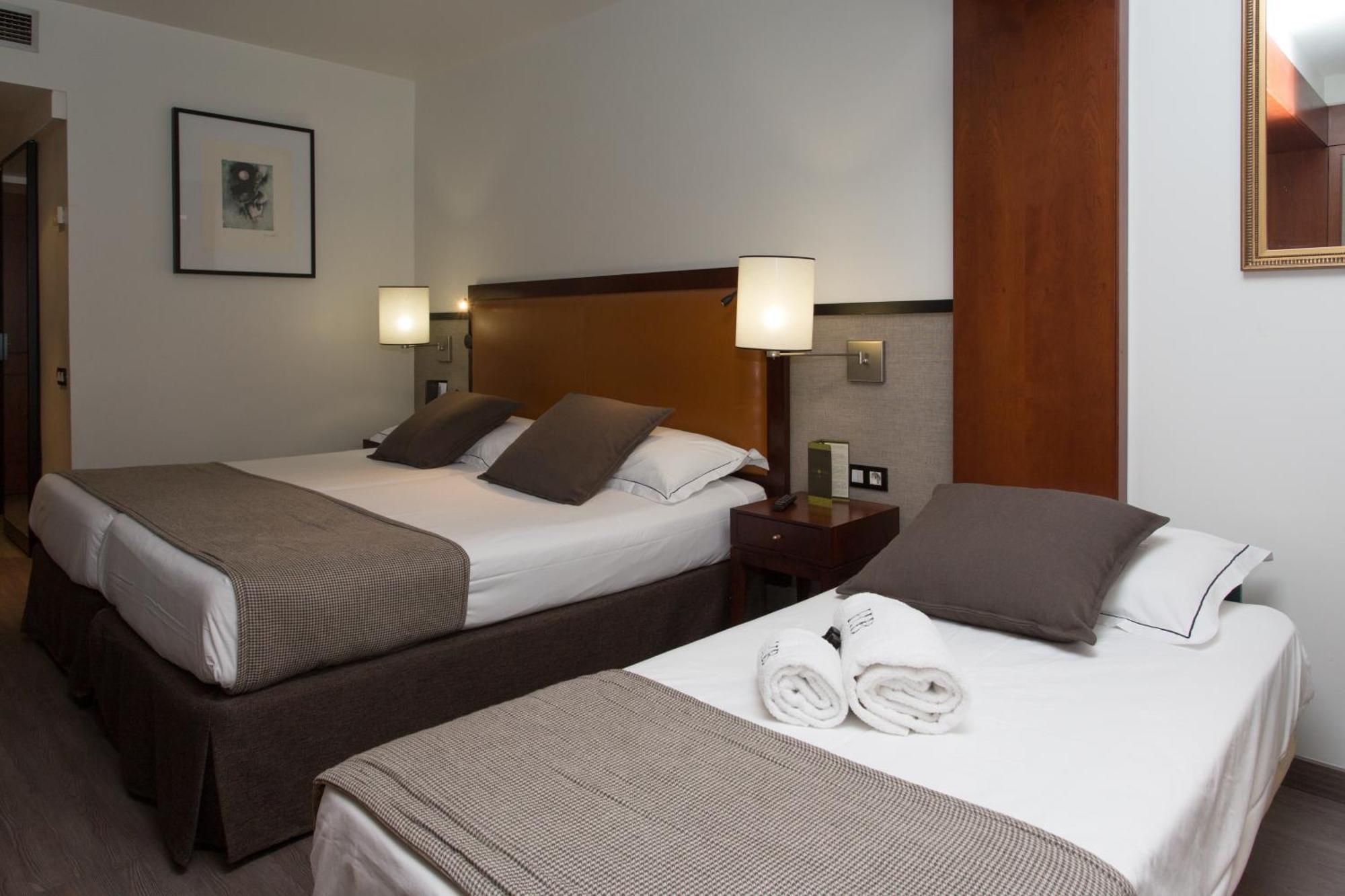 Quarto com Cama de Casal ou 2 de Solteiro e Cama Extra