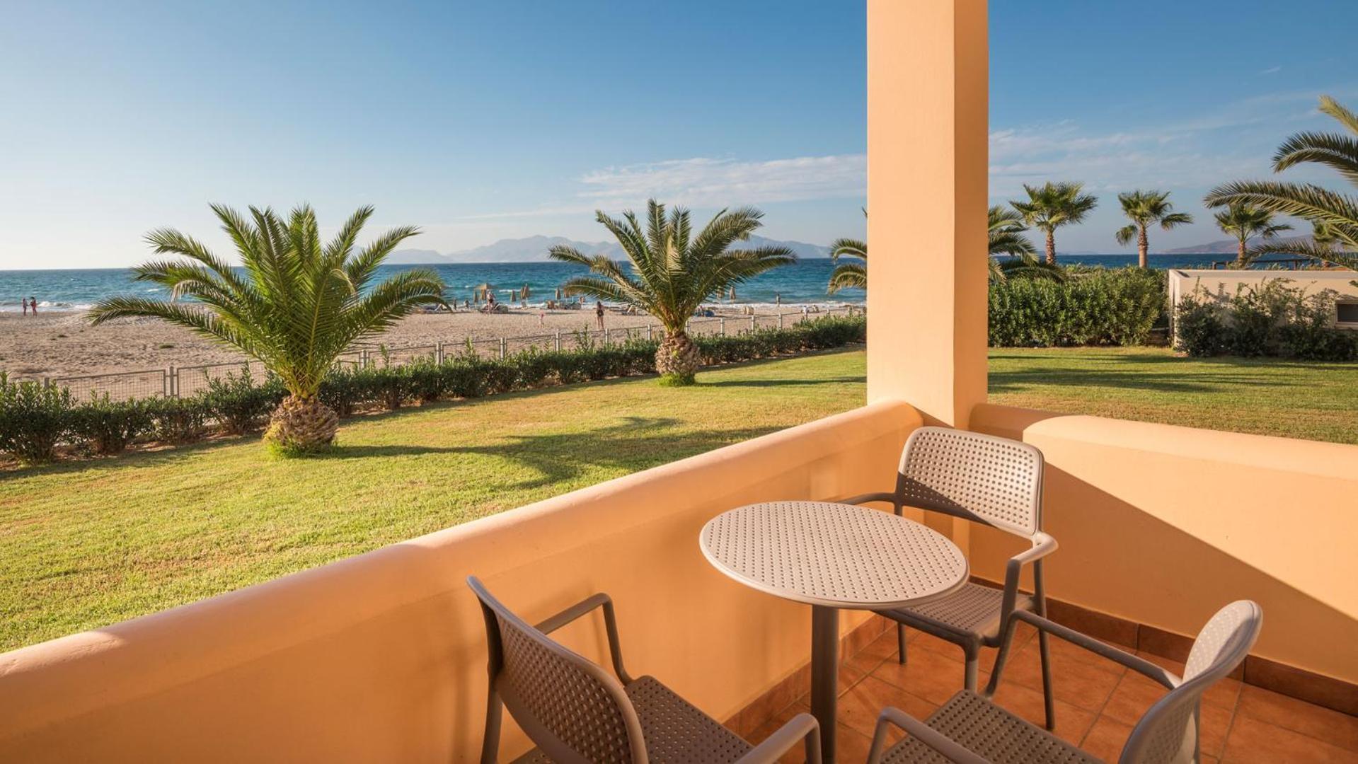 Double or Twin Room Sea View