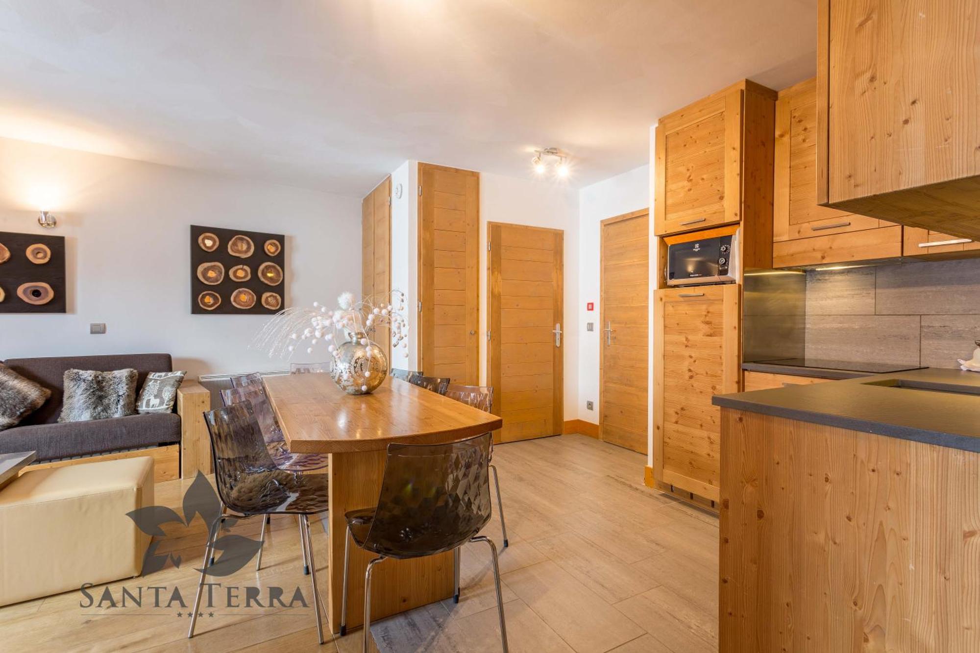 Three-Bedroom Duplex Apartment 6