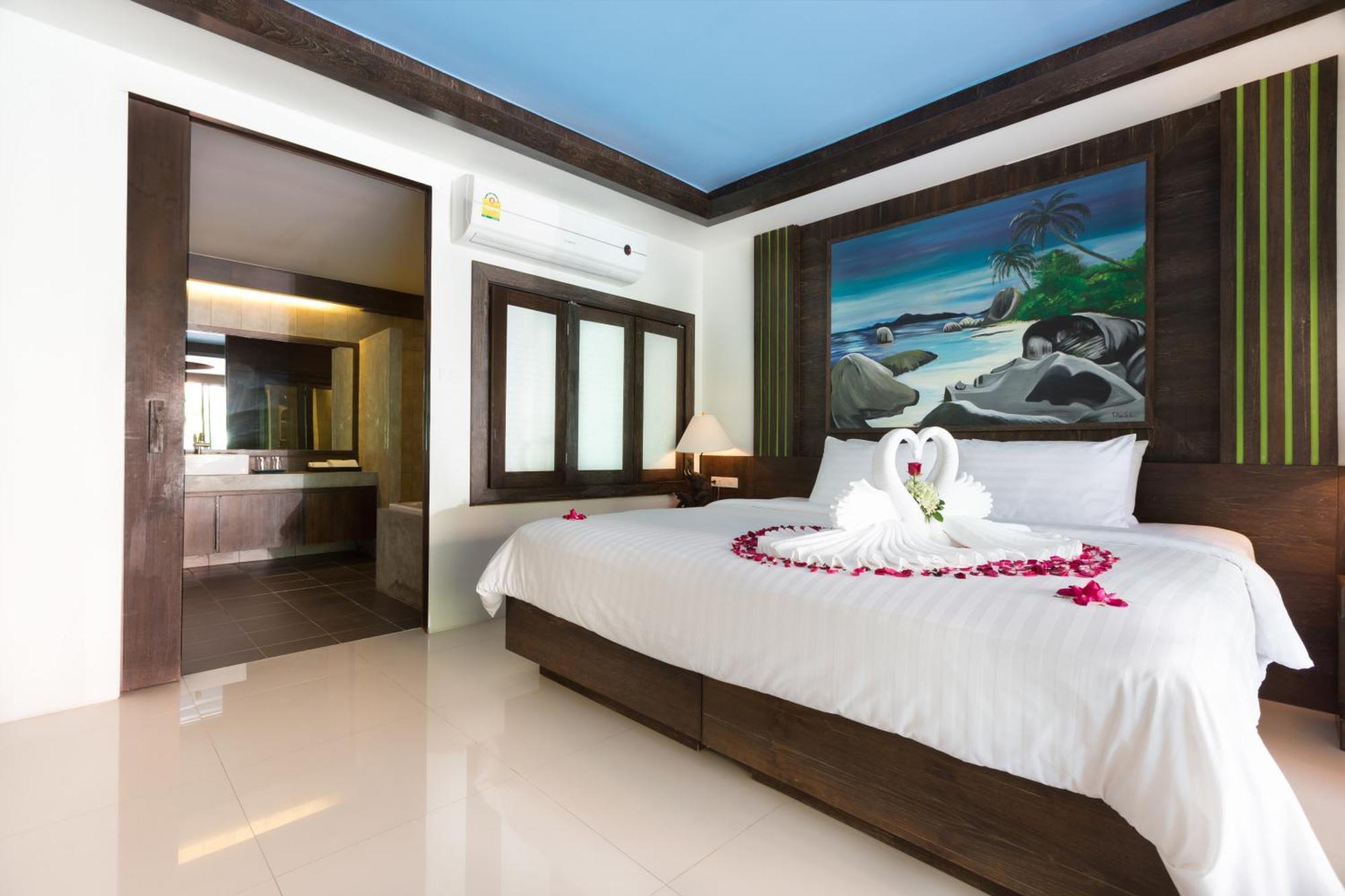 Grand Deluxe Double or Twin Room Pool Access