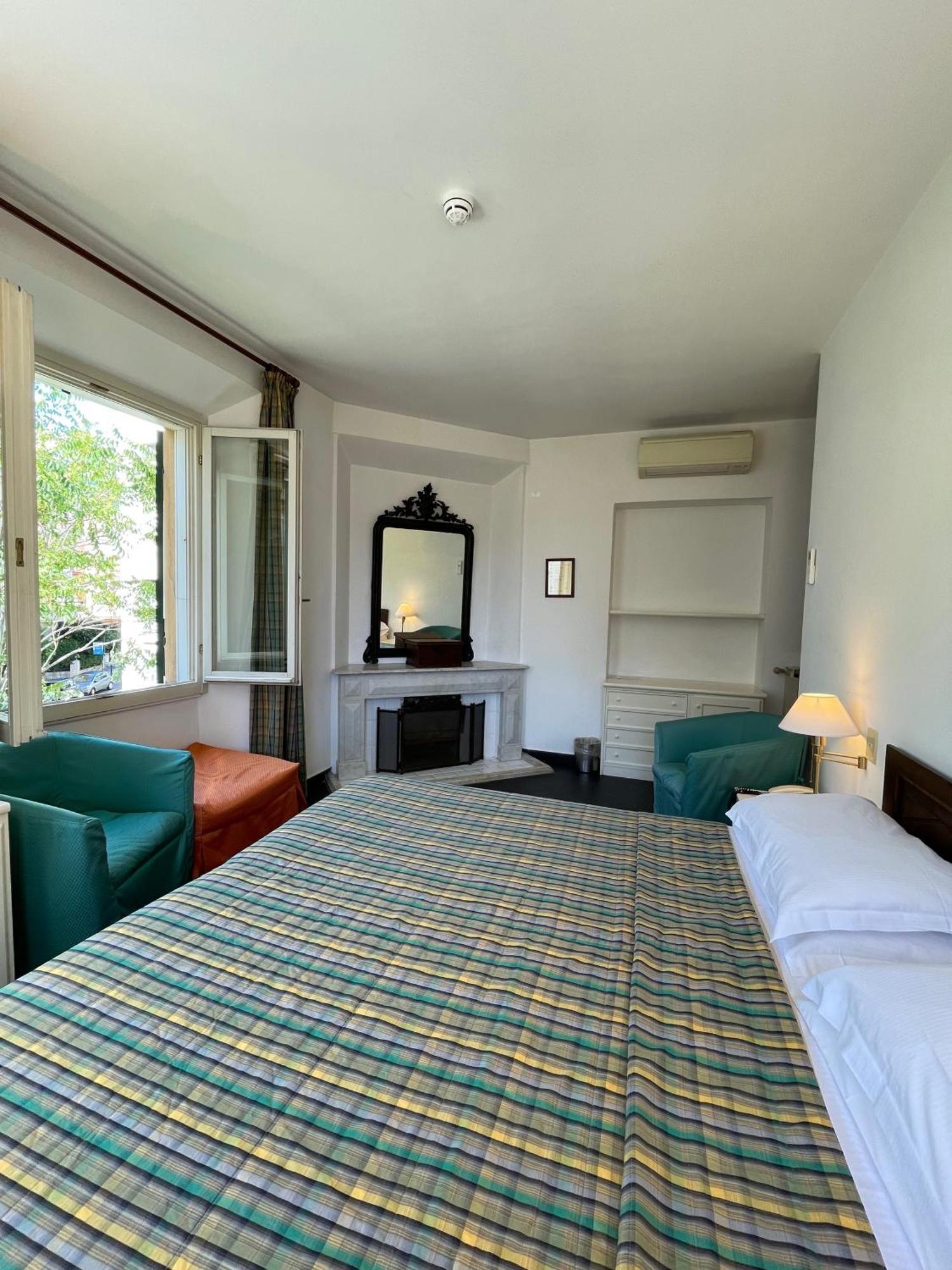 Double Room Lateral Sea View