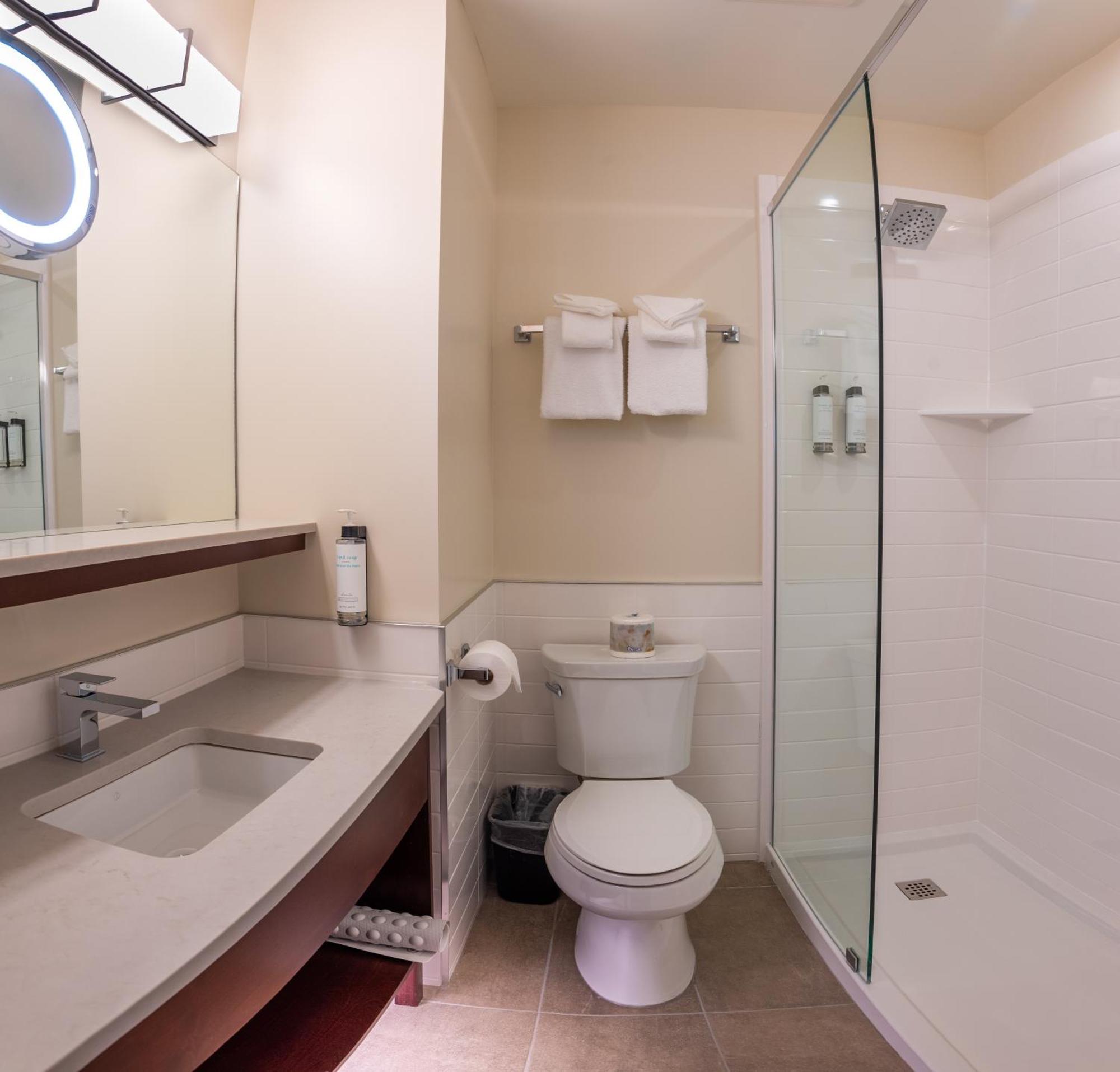 Queen room Newly Renovated