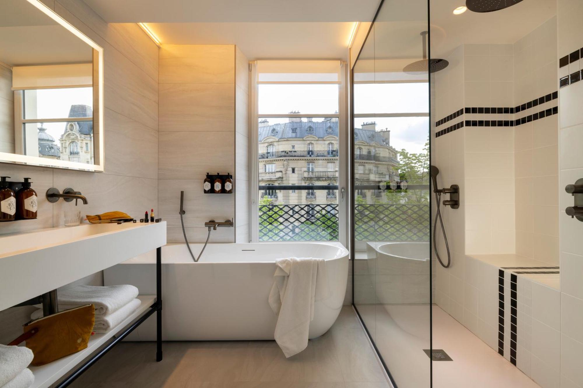 Junior Suite Eiffel Tower View