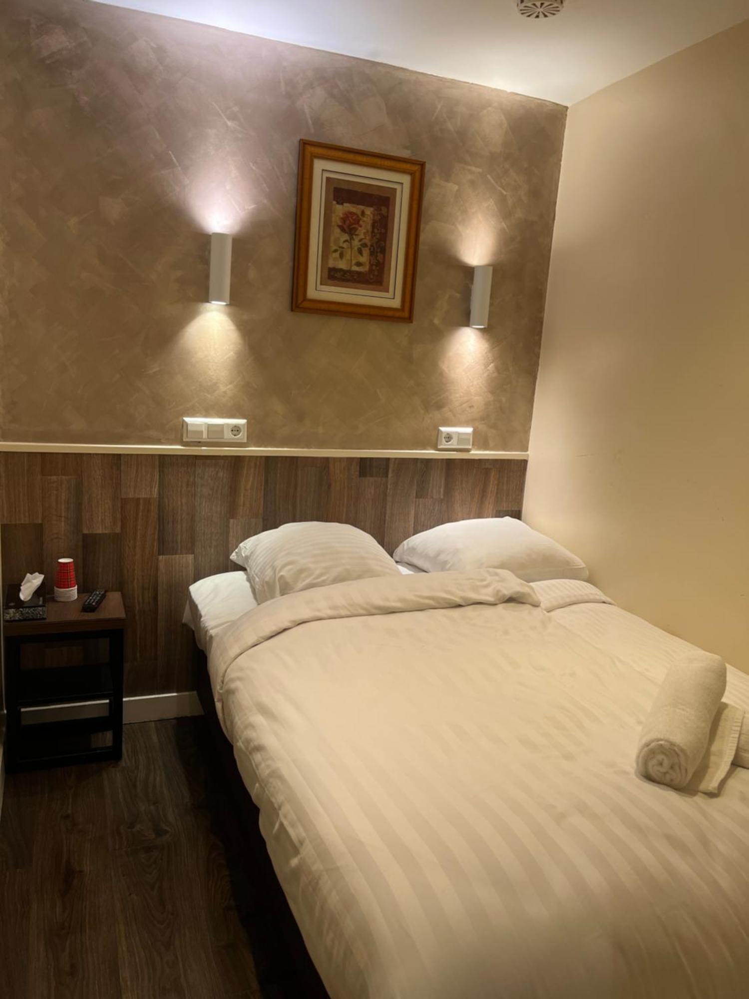 Small Double Room Without window Private Bathroom