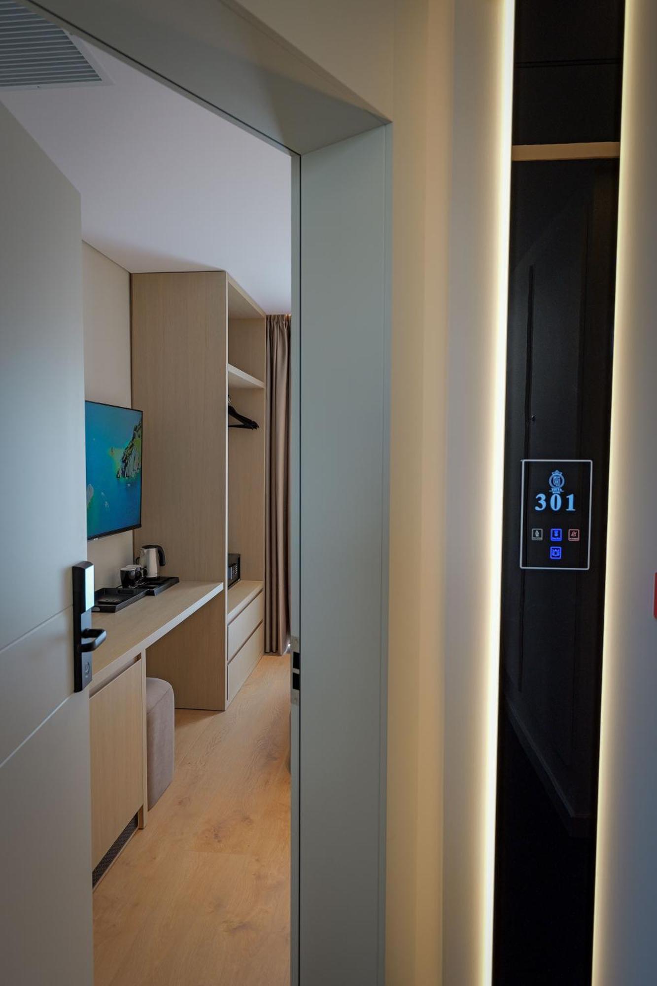 Double Room with Balcony,1589631464:JPEG