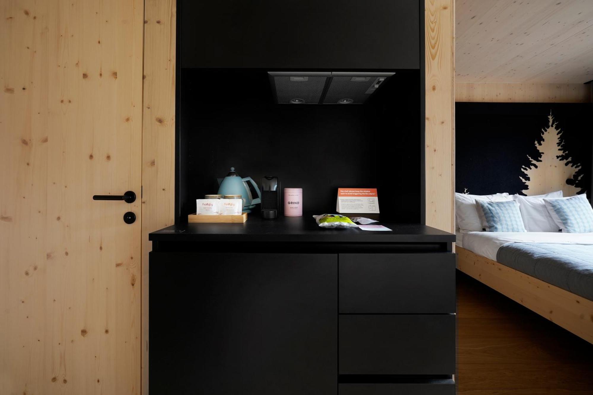Medium Studio Kitchenette