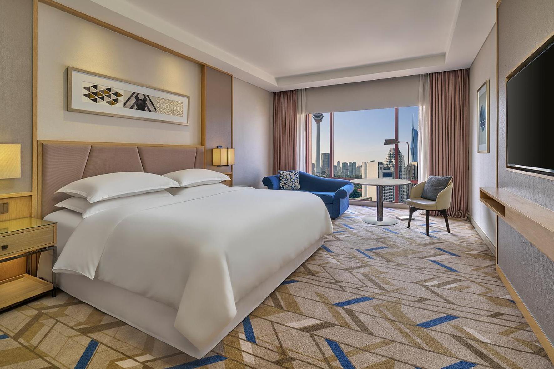 1 King Bed City View Room