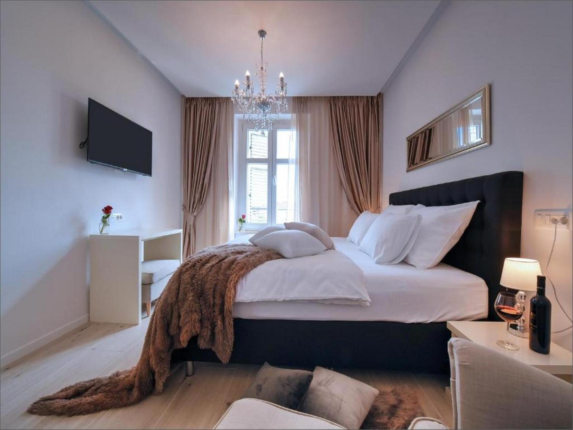Double Room,1590437779:JPEG
