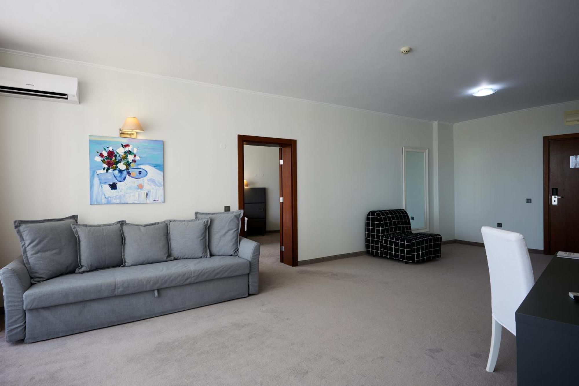 One-Bedroom Apartment Balcony Sea View