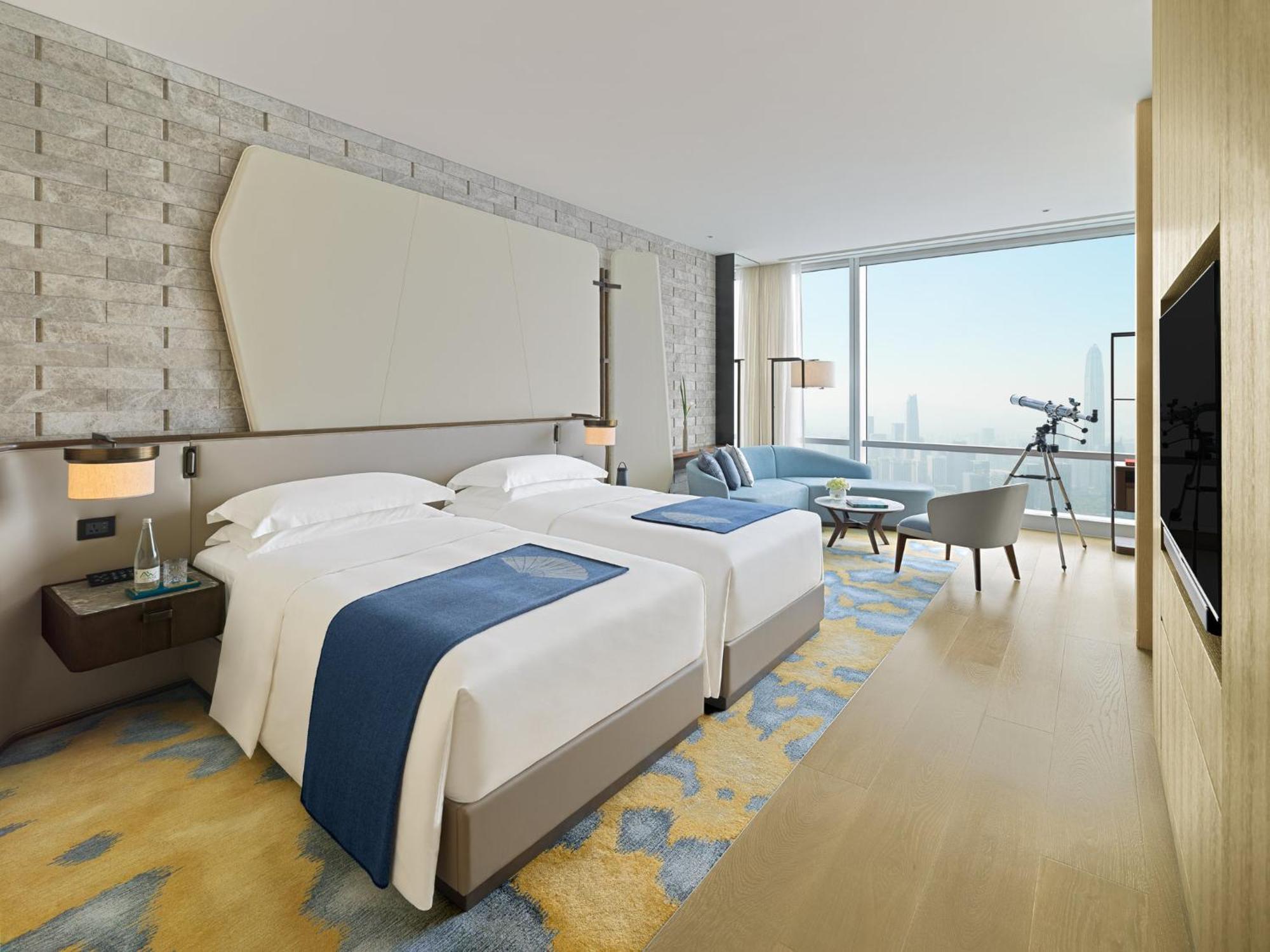 Club Skyline View Twin Room