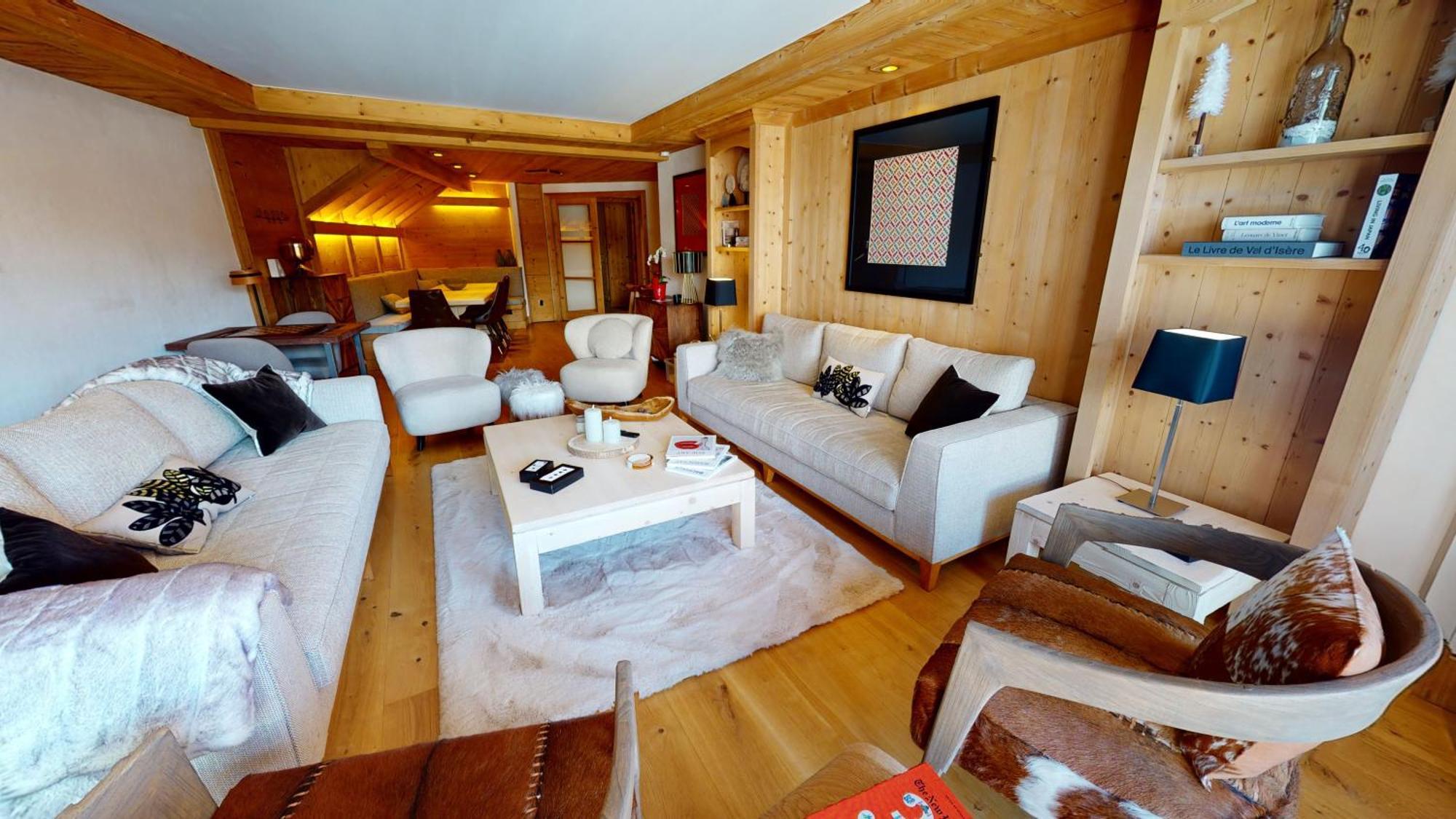 Deluxe Apartment