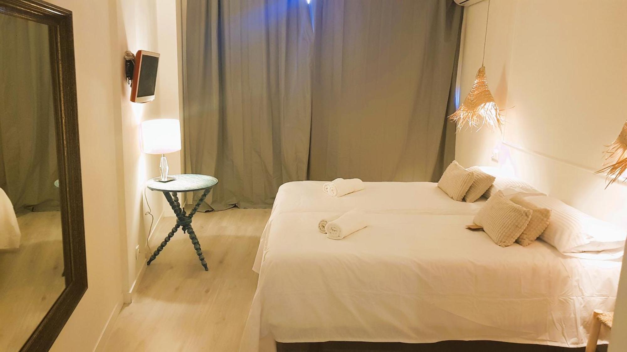 Deluxe Double Room Shower