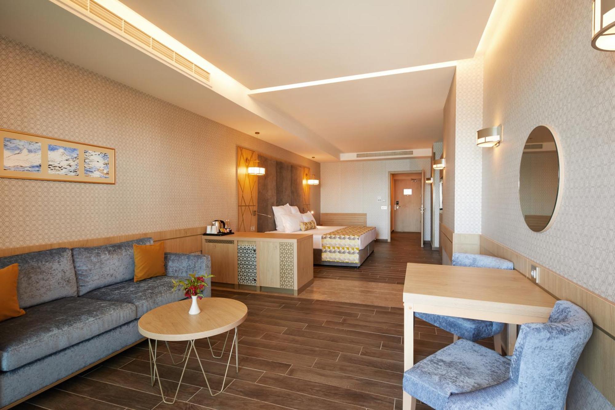 Junior Suite,1591619528:JPEG