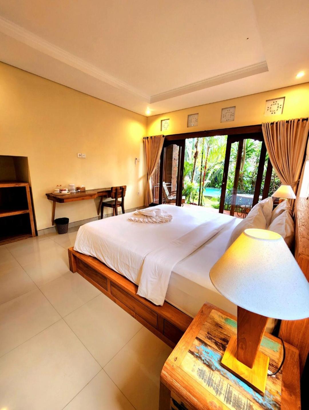 Queen Room Pool View