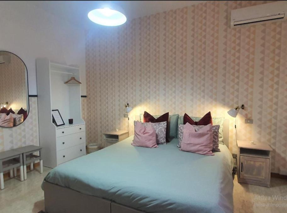 Double Room Private External Bathroom