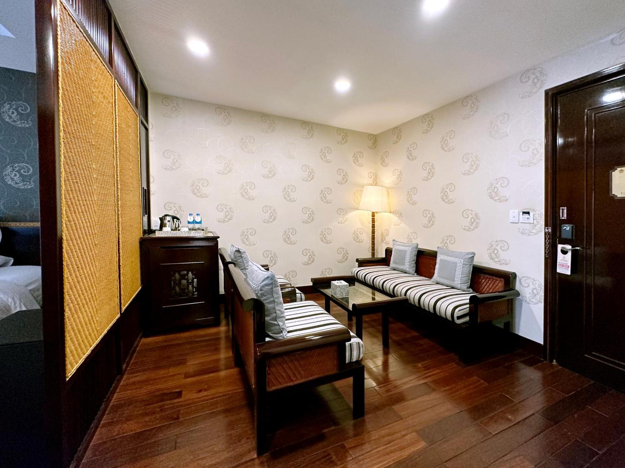 Rex Suite Twin