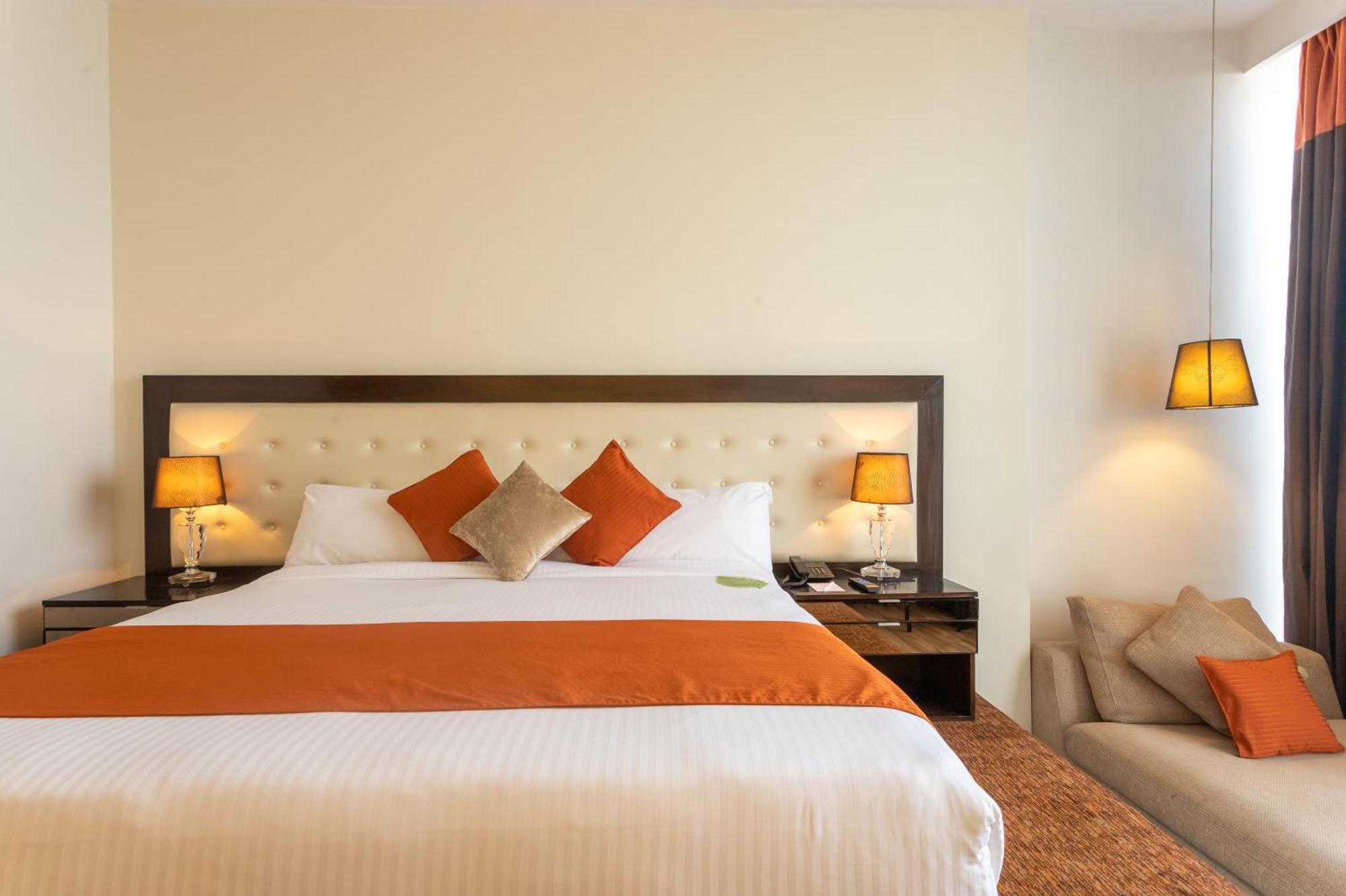 Executive King Or Twin Top Floor Rooms access to Steam Jacuzzi & Gym
