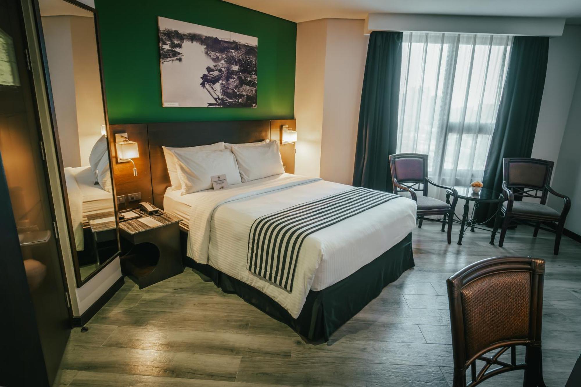 Premium Deluxe Queen Room