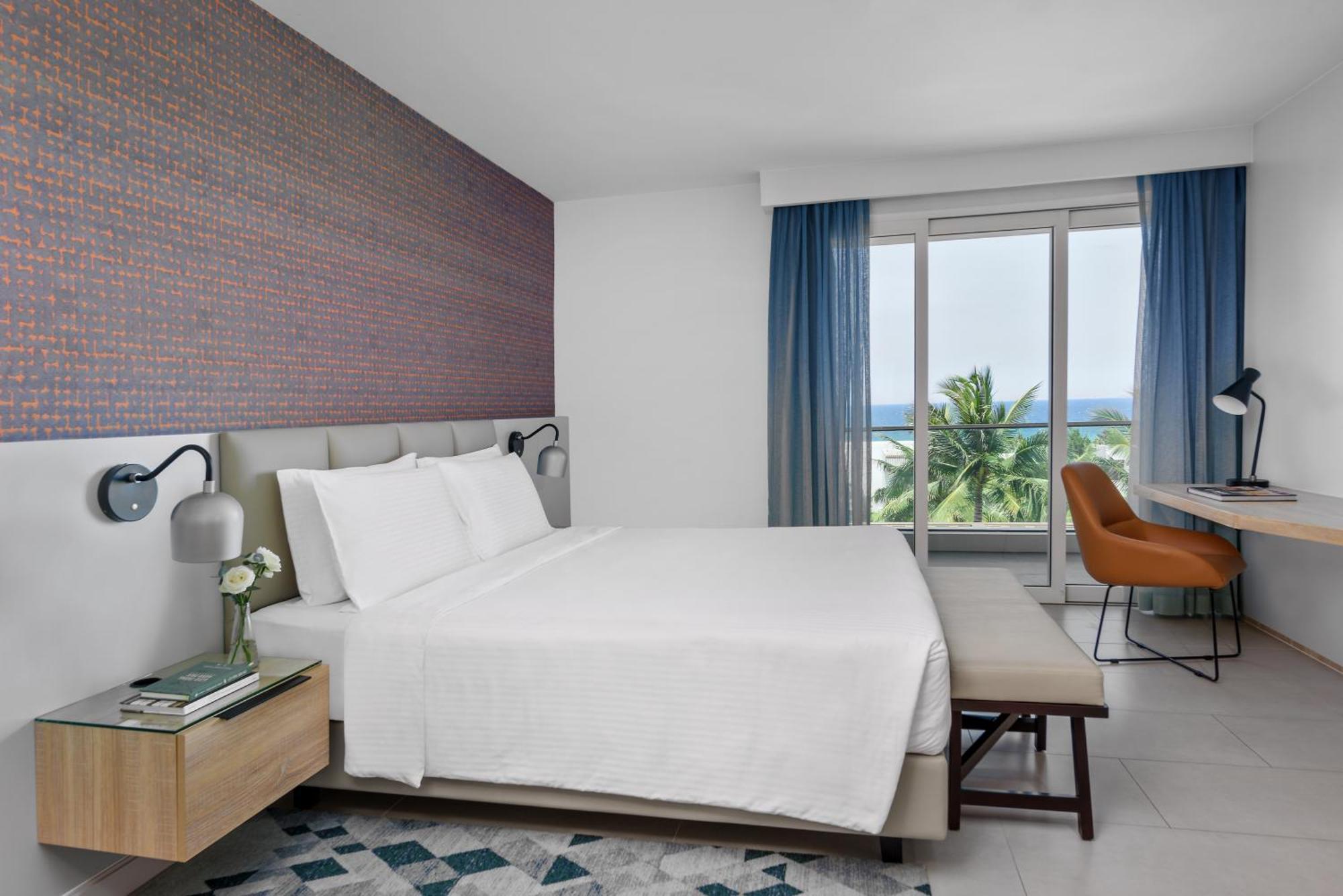 2 Bedrooms Villa, with Terrace, Beach Front - King Beds