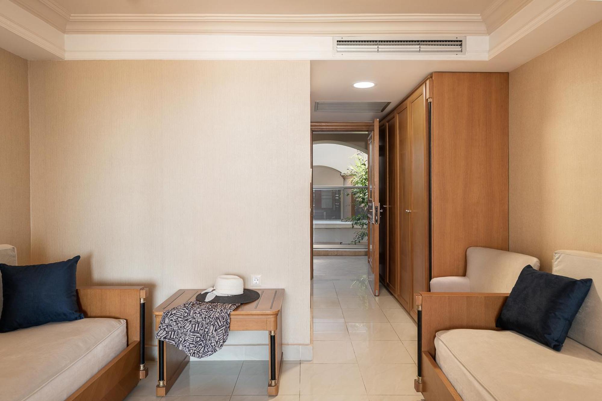 Family Room Garden View