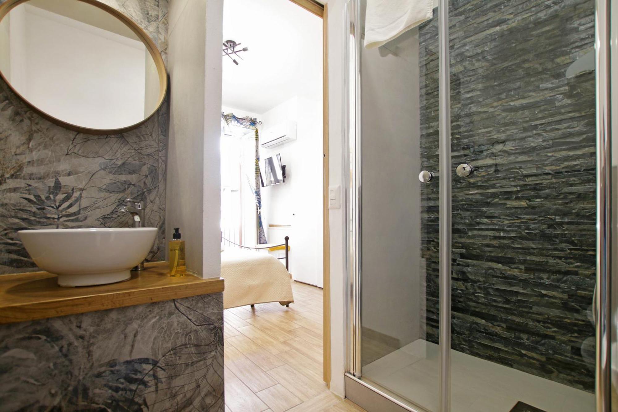 Double Room Private Bathroom