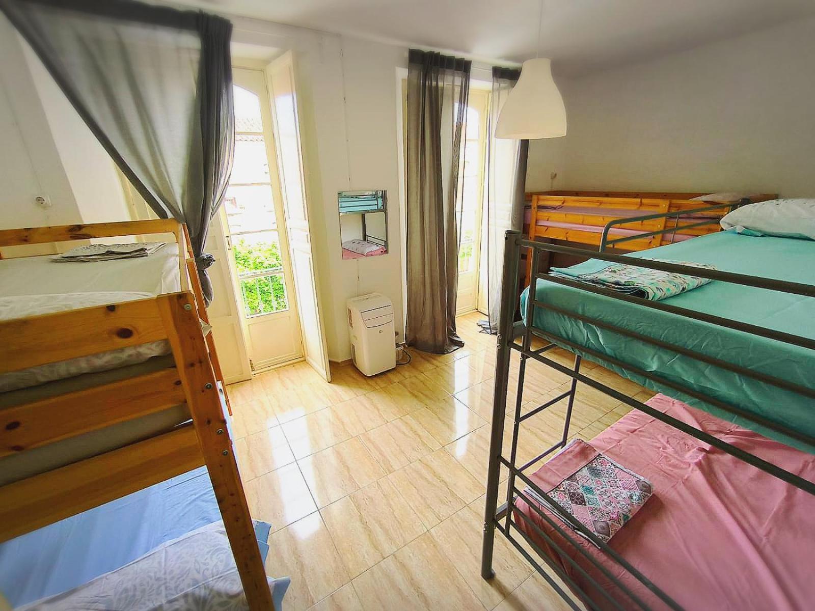 Bett im Frauenschlafsaal mit 6 Betten