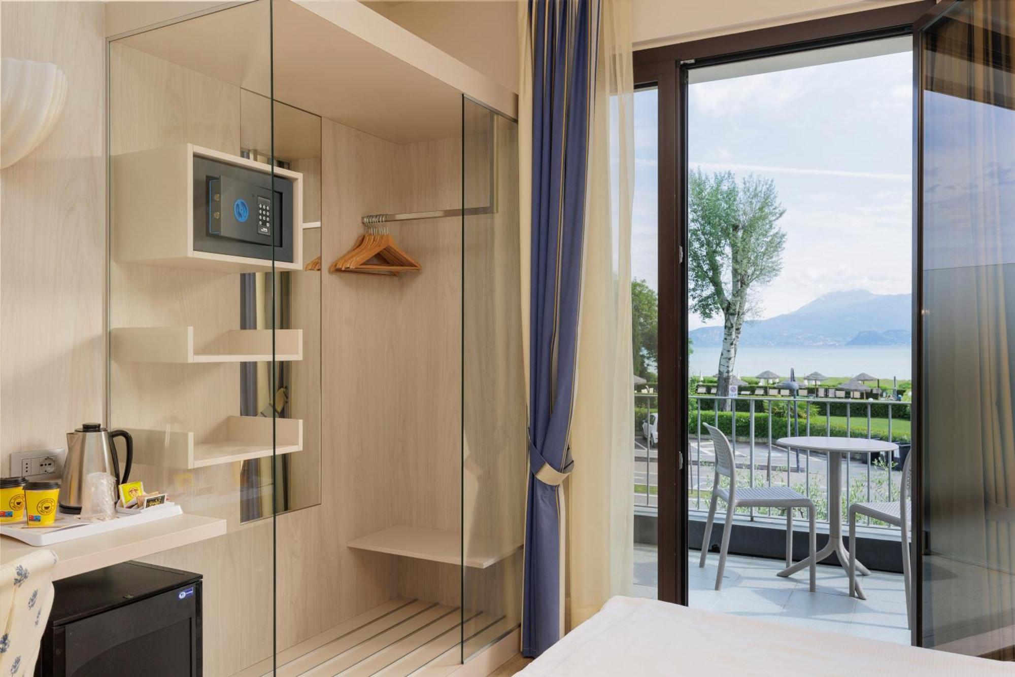 Superior Double Room Balcony Lake View