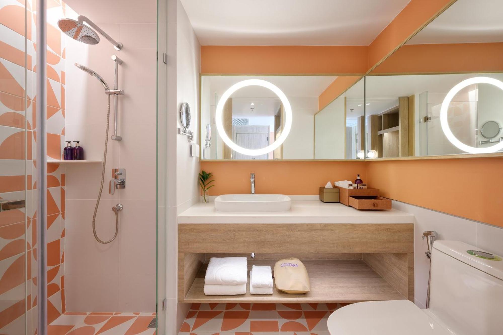 Quarto King Deluxe com Vista Piscina