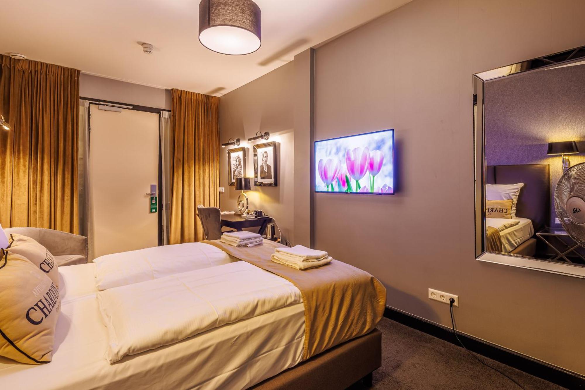 Inside Deluxe Room without daylight