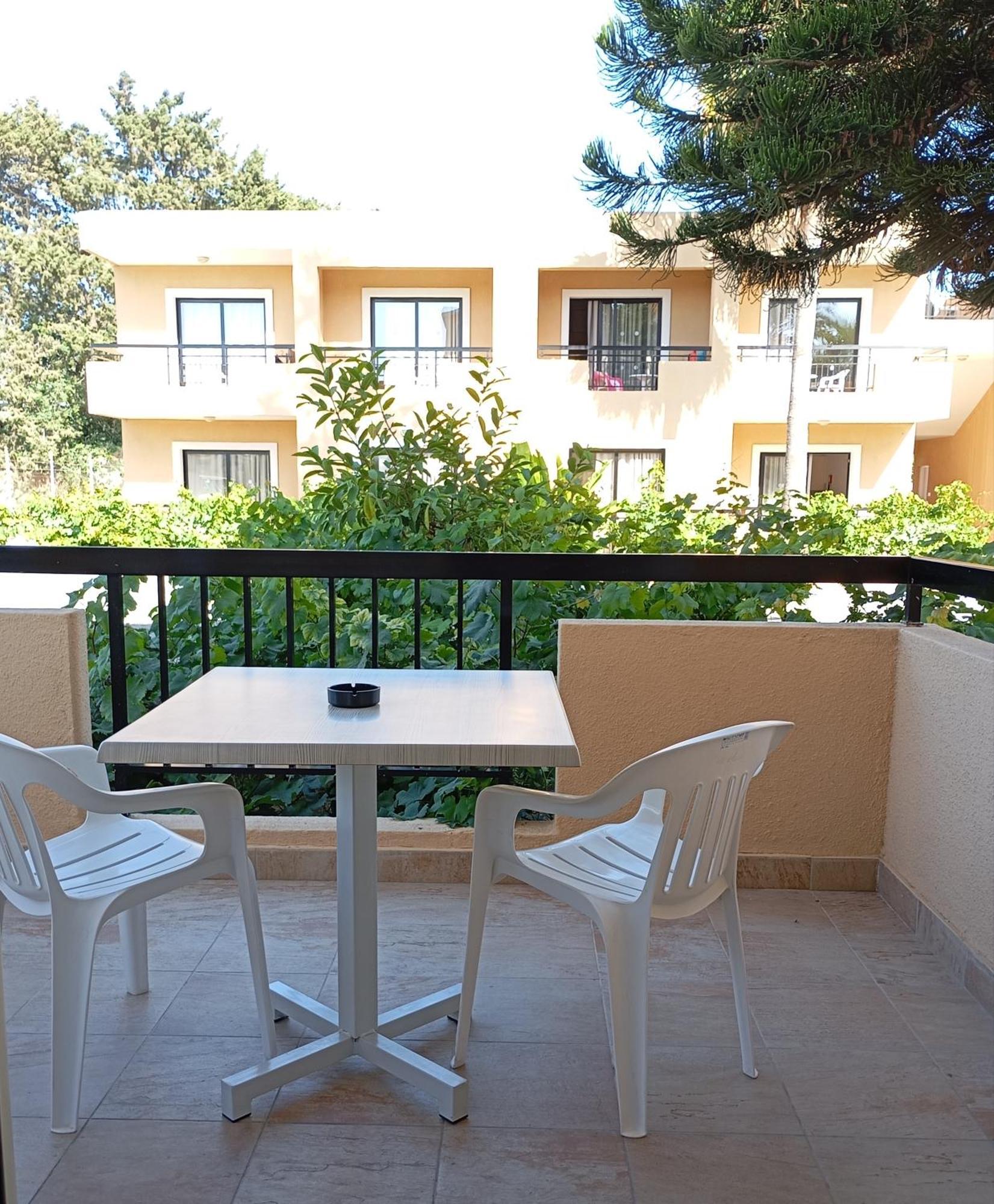 One-Bedroom Apartment Garden View