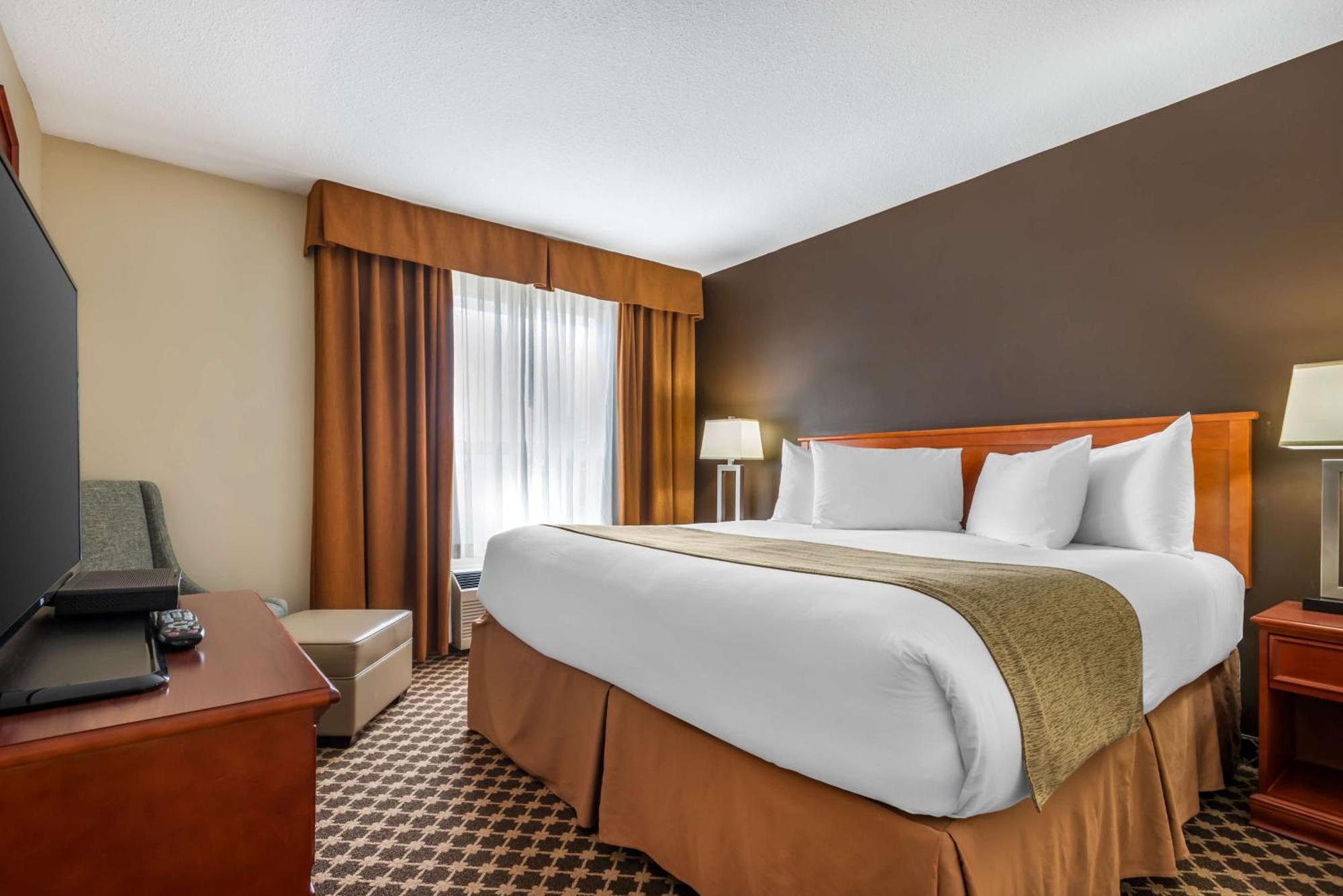 King Suite Whirlpool Non-Smoking