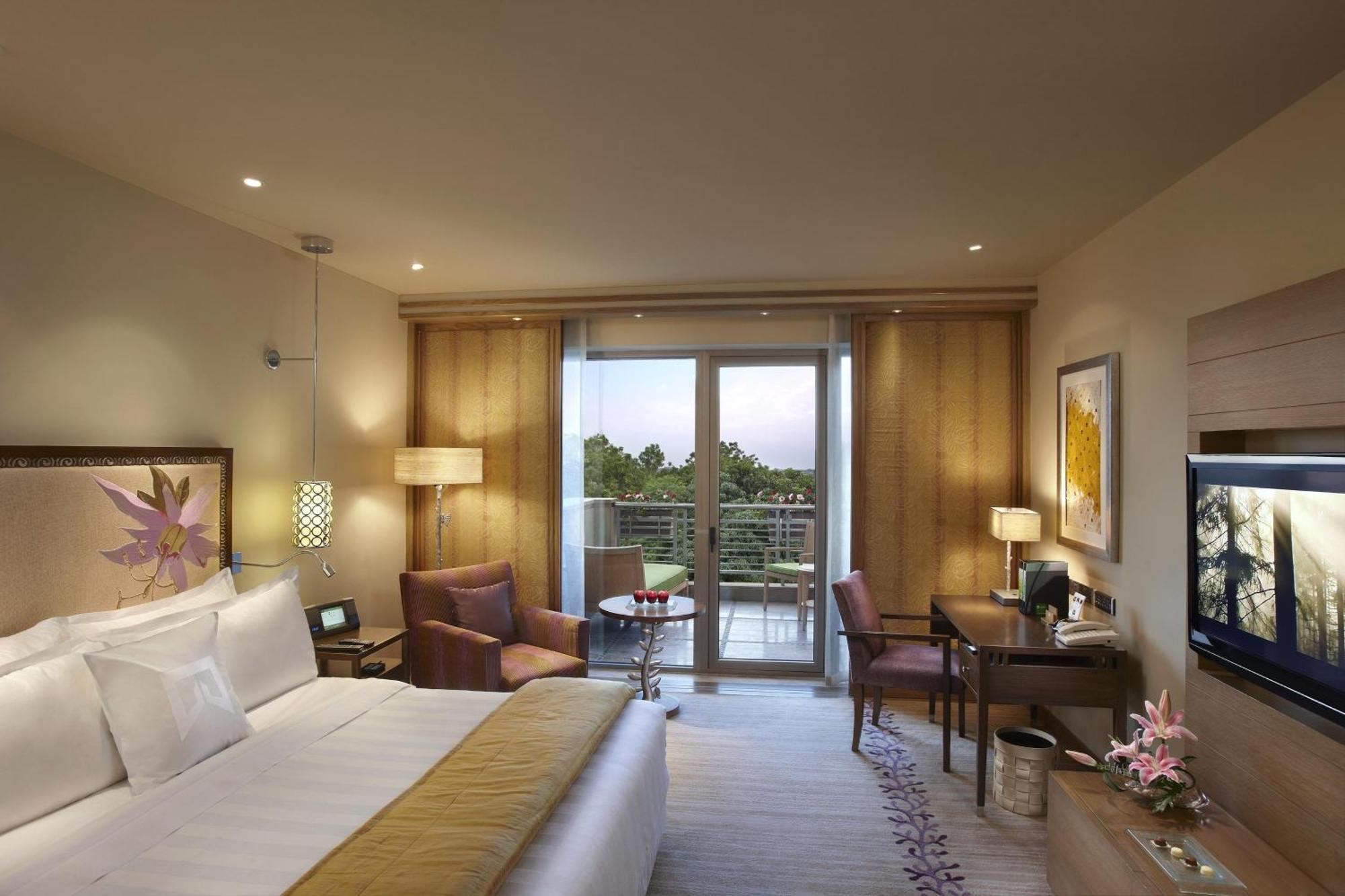 Towers Exclusive 1 Queen Balcony