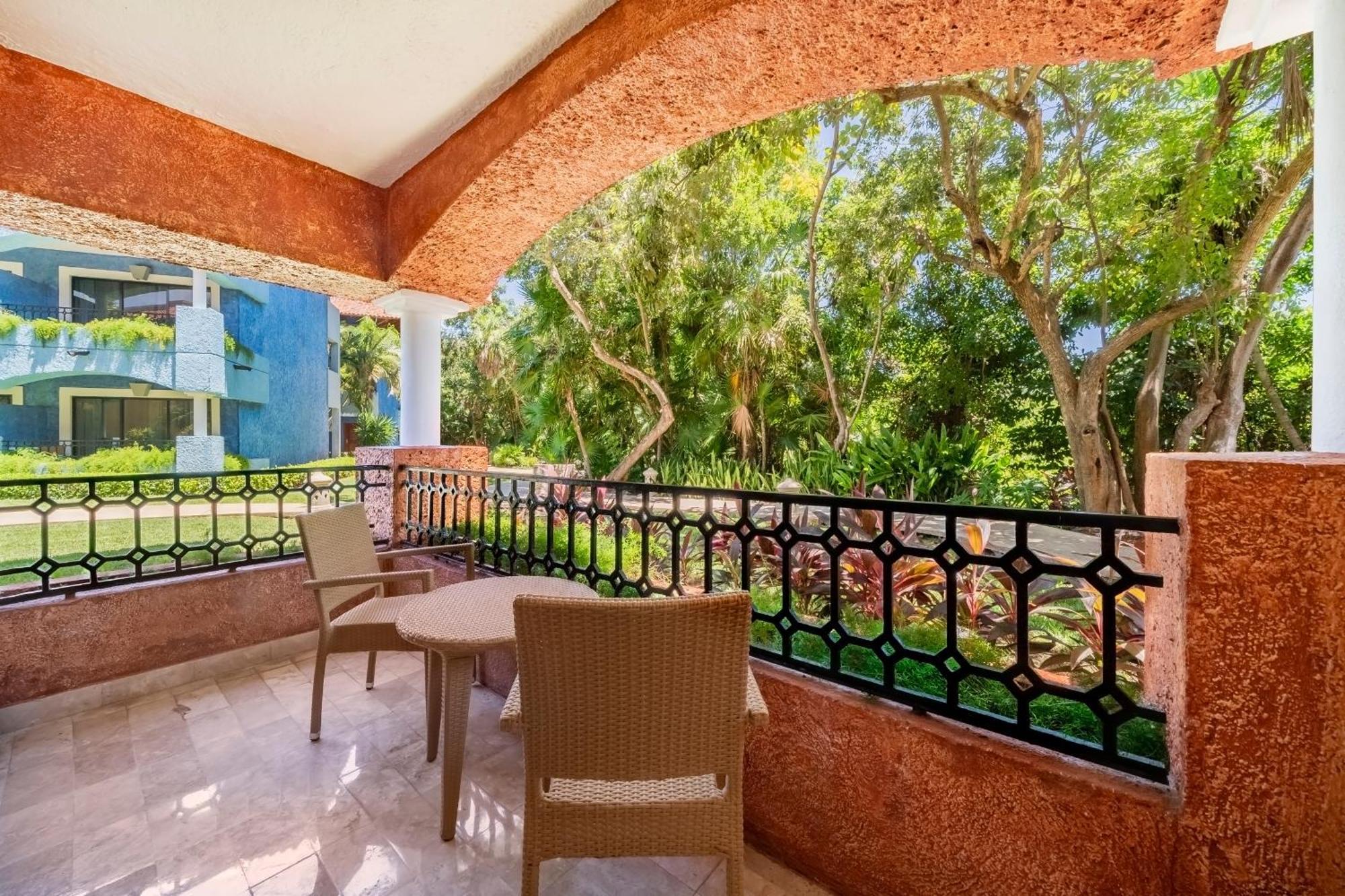 Premium Tropical View