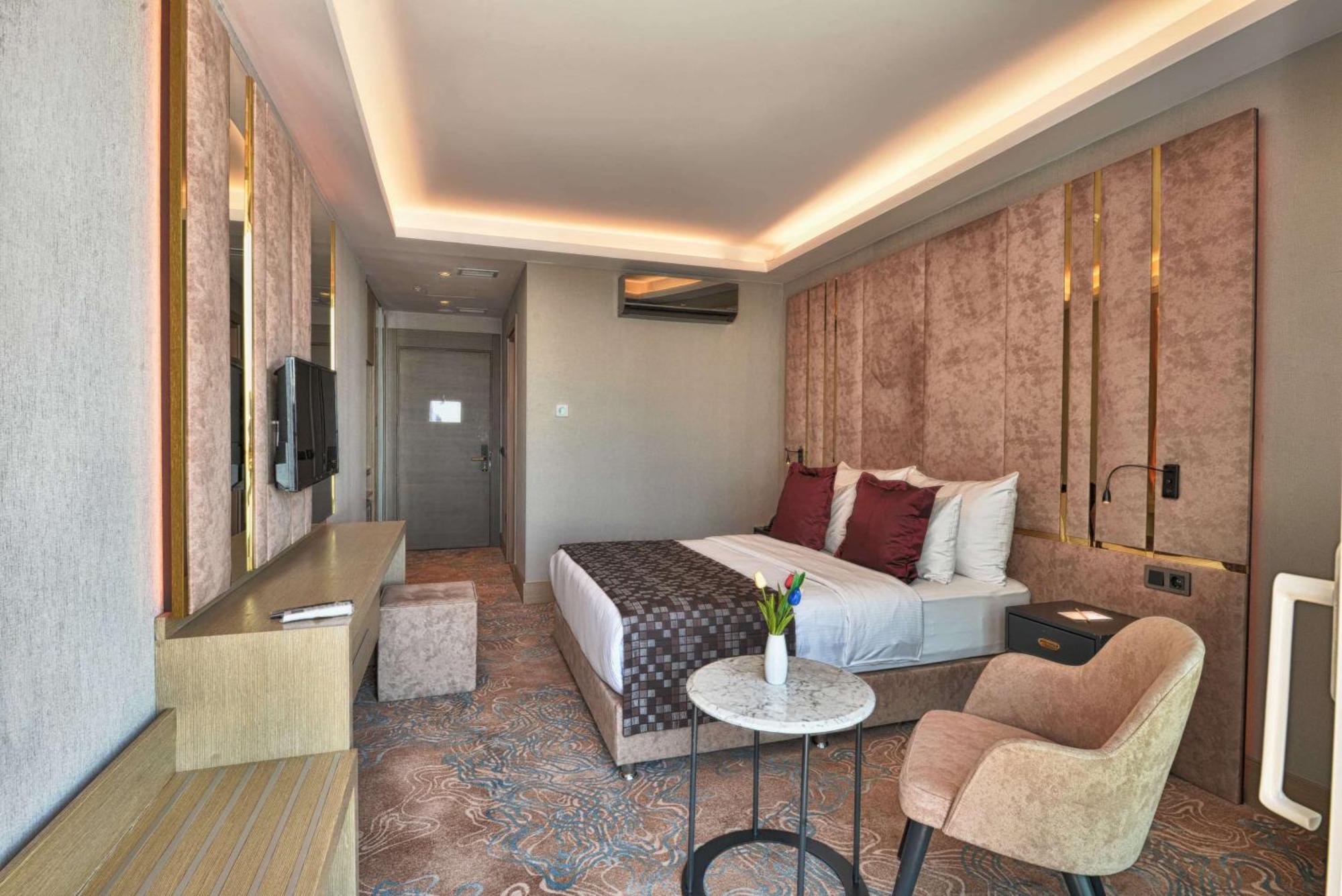 Superior Double Room Walk Shower Balcony View Disability Access