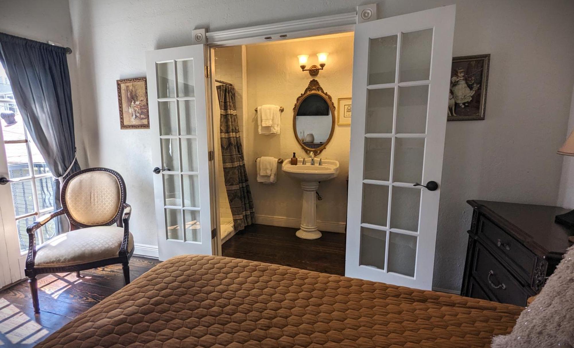 Deluxe Queen Room,1594833063:JPEG