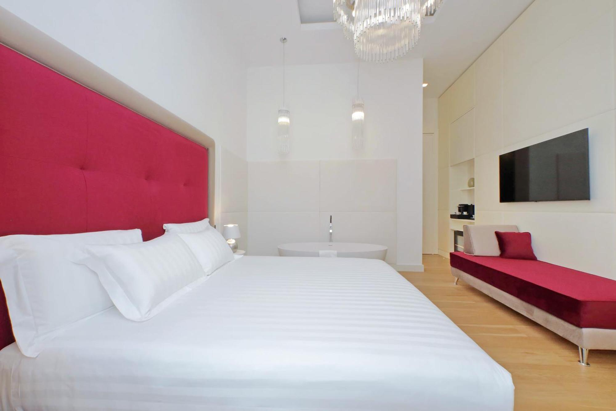 Deluxe King Suite