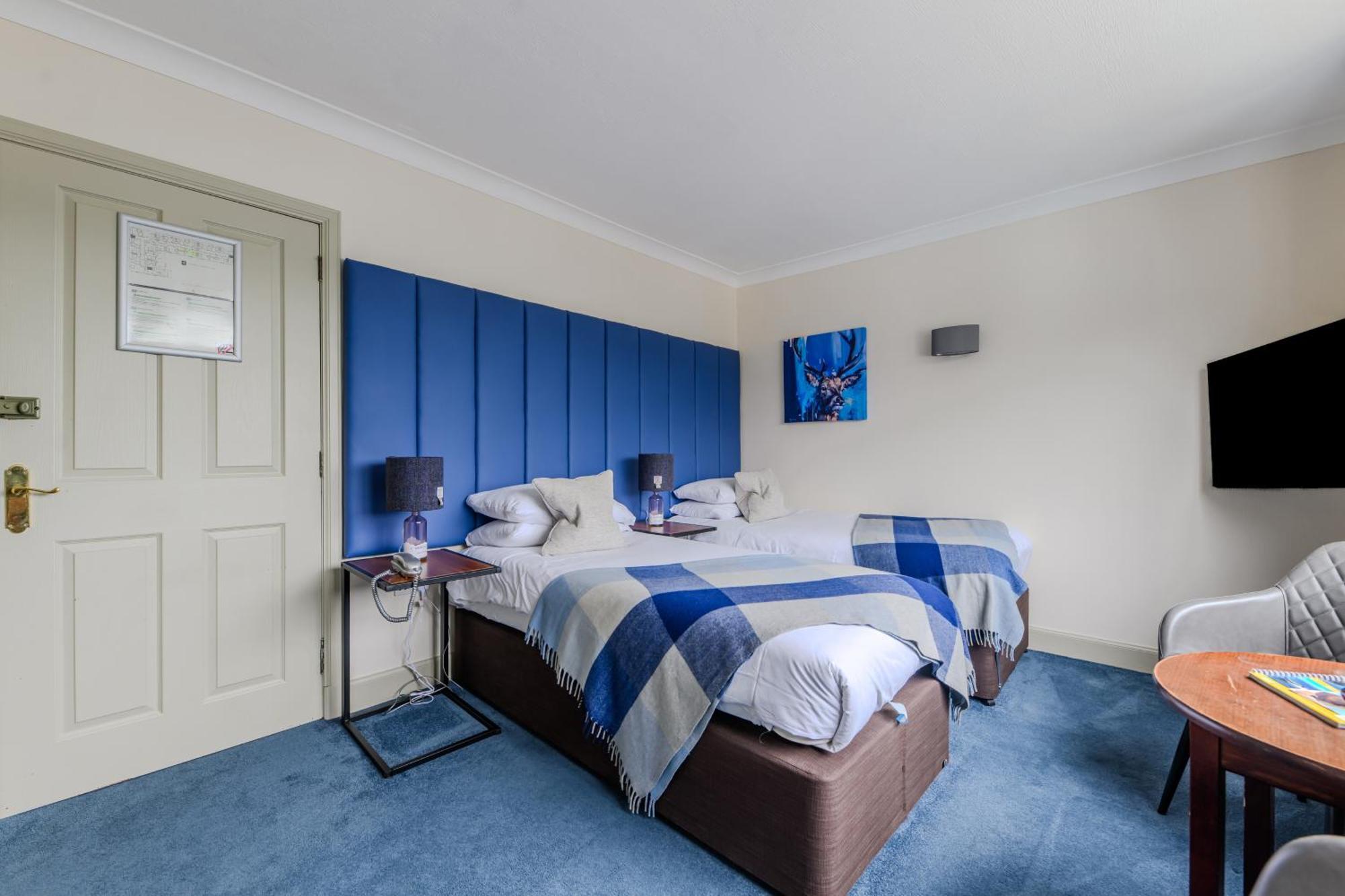Standard Twin Room Lake View