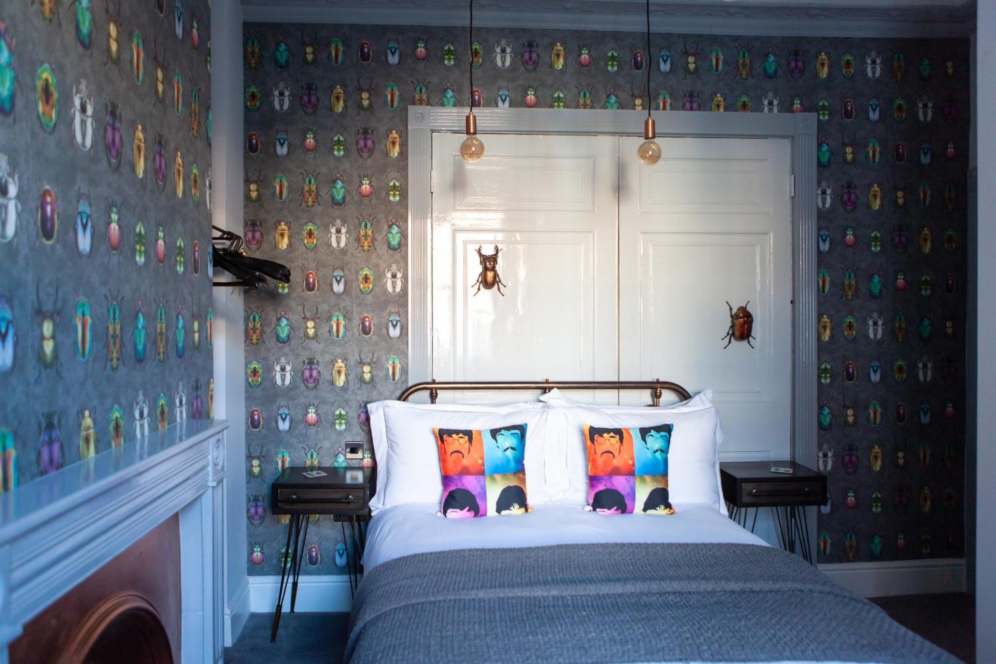 Deluxe Double Room Shower