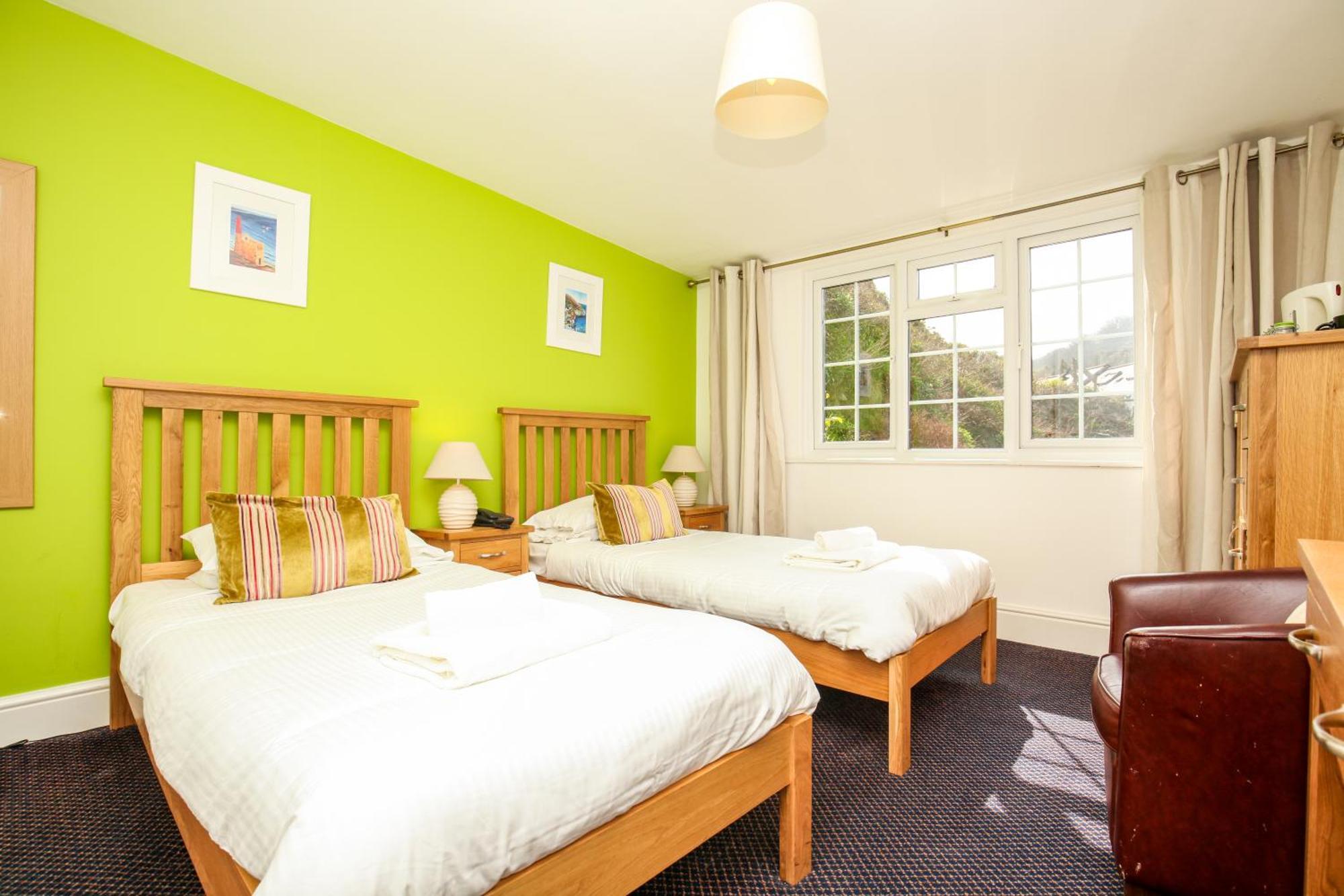 Twin Room with Private Bathroom