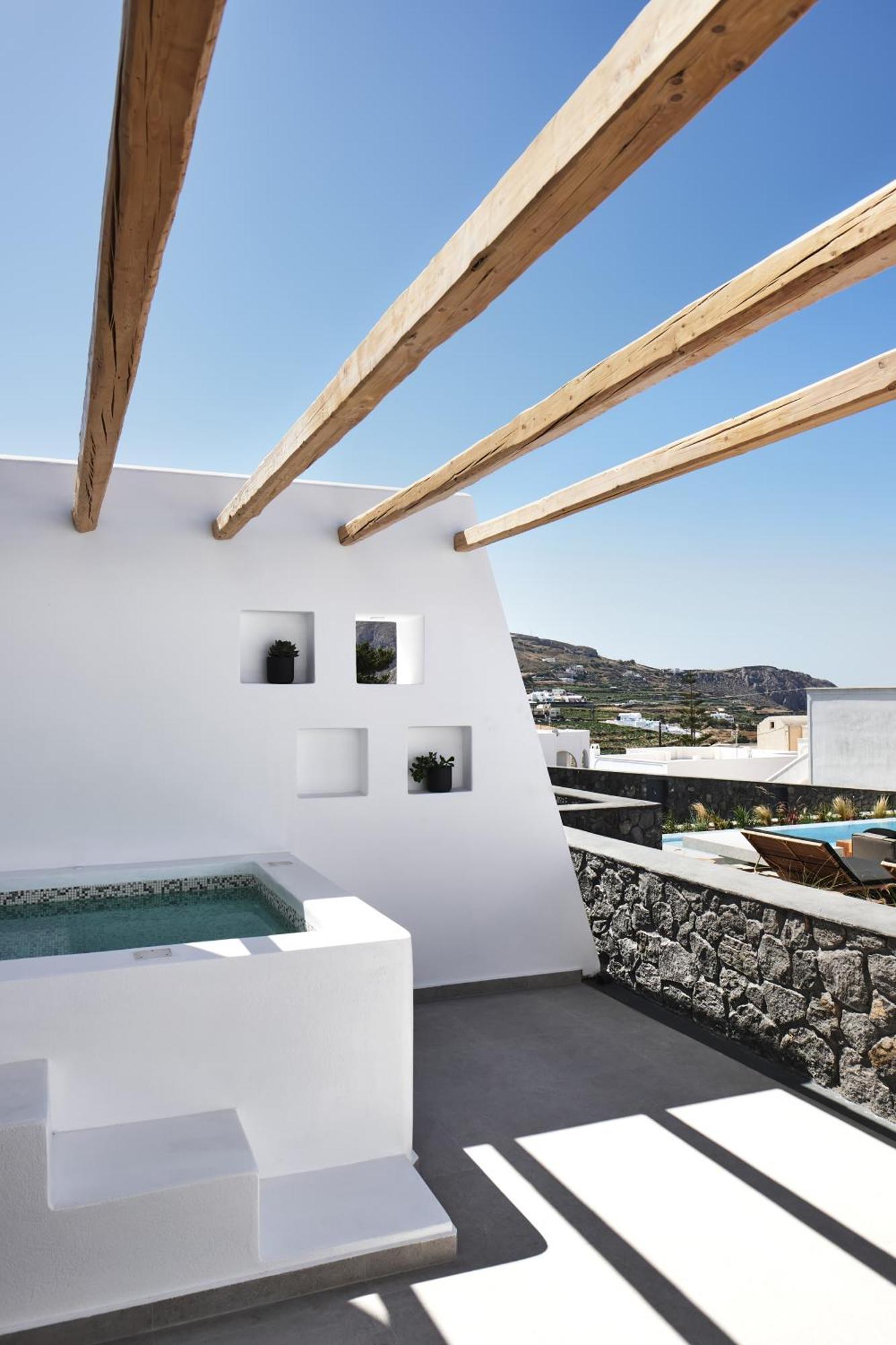 Comfort Suite Hot Tub & Pool View