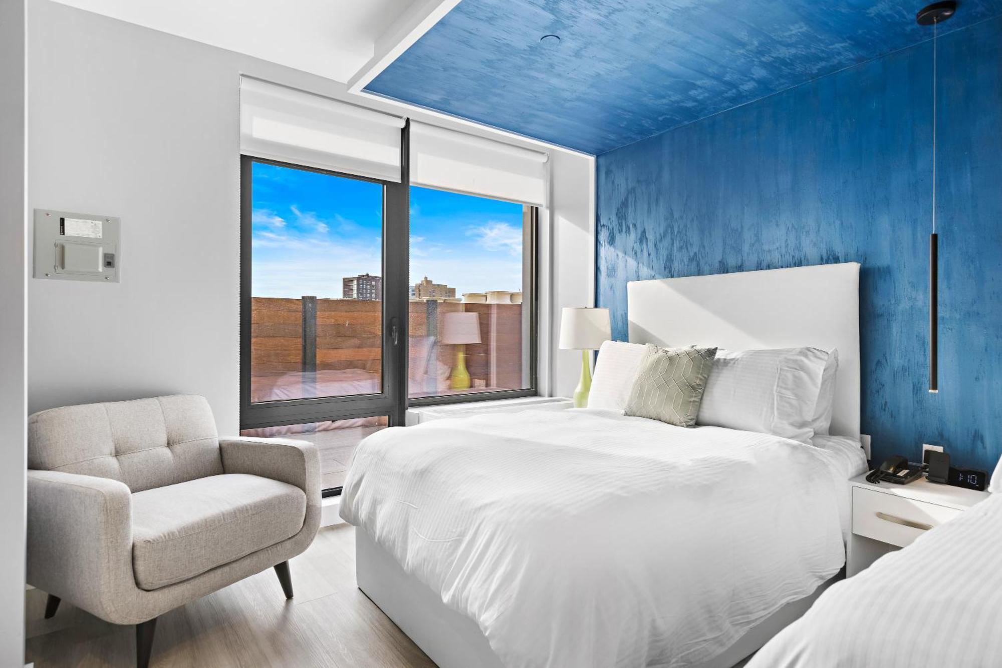Deluxe Double Suite Two Double Beds Non-Smoking