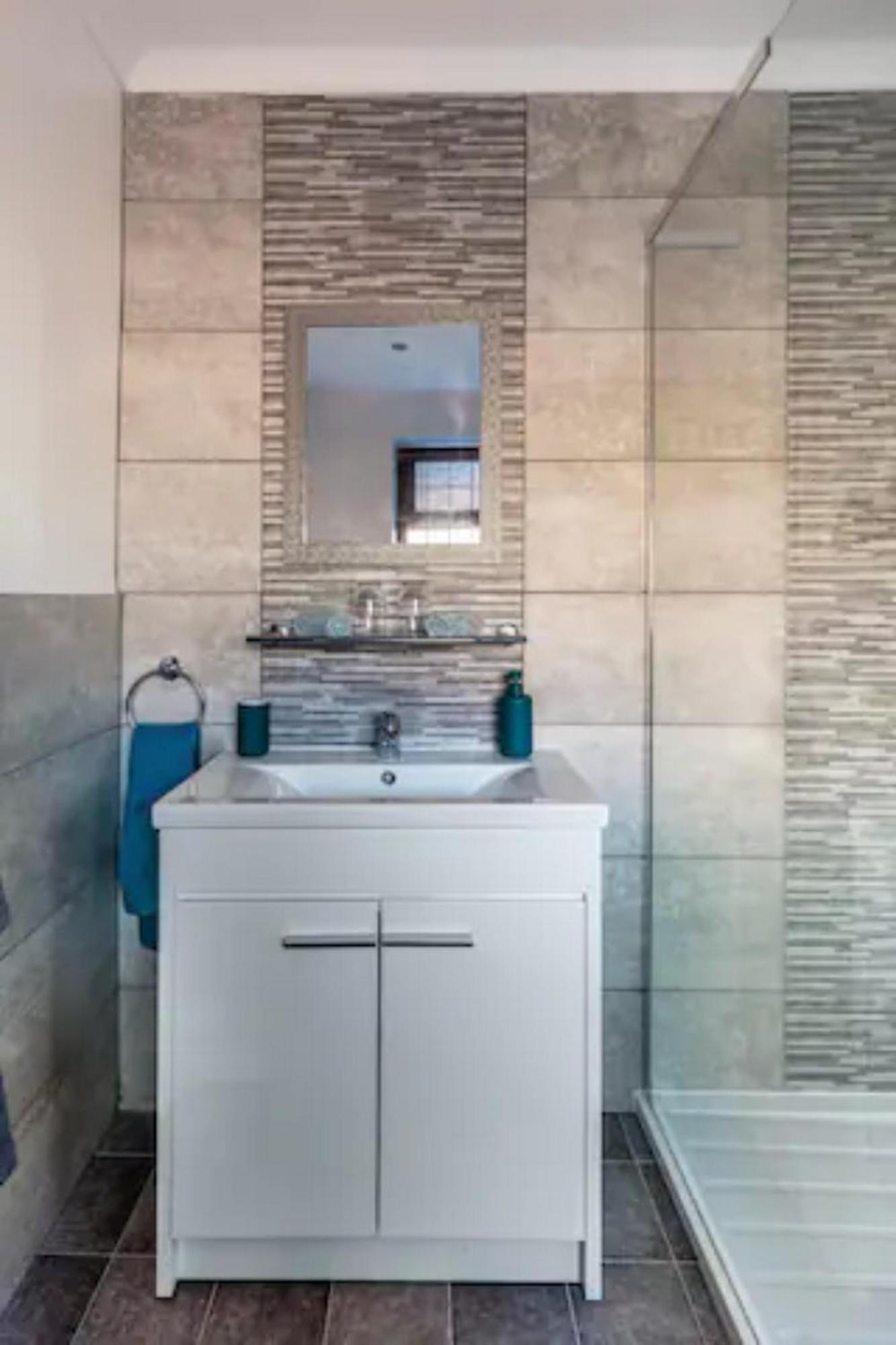 Double Room with Private Bathroom,1666091153:JPEG