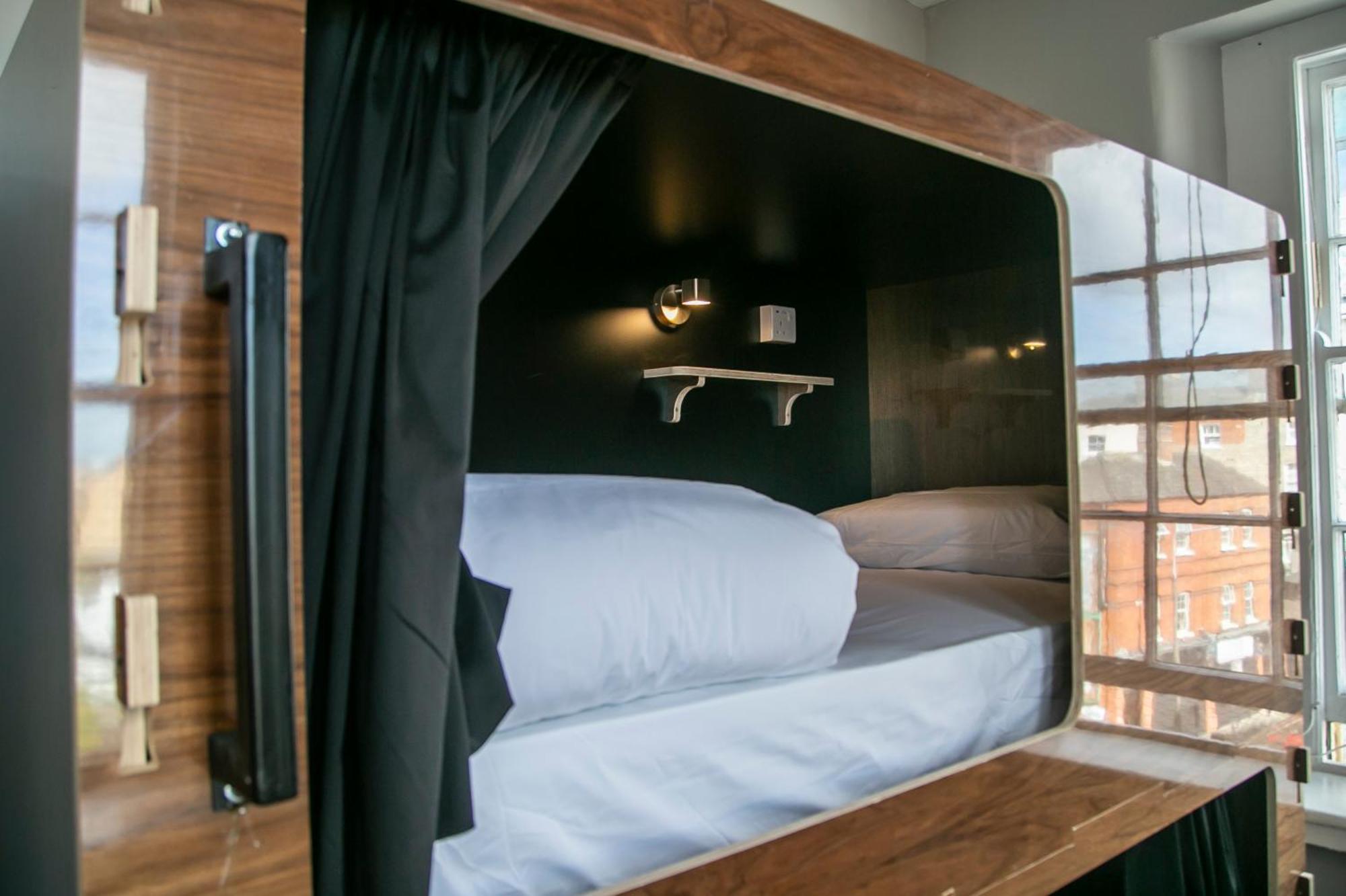 Bed in een Slaapzaal voor Mannen met 2 Bedden